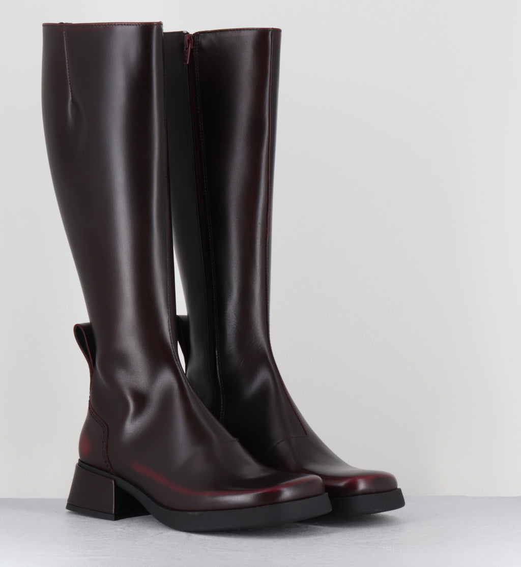 Bottes en cuir bordeaux bout carré - BRUNILDHA SHINNY BOOTS