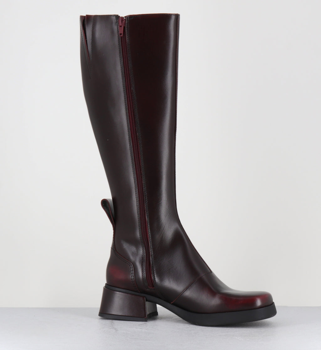 Bottes en cuir bordeaux bout carré - BRUNILDHA SHINNY BOOTS