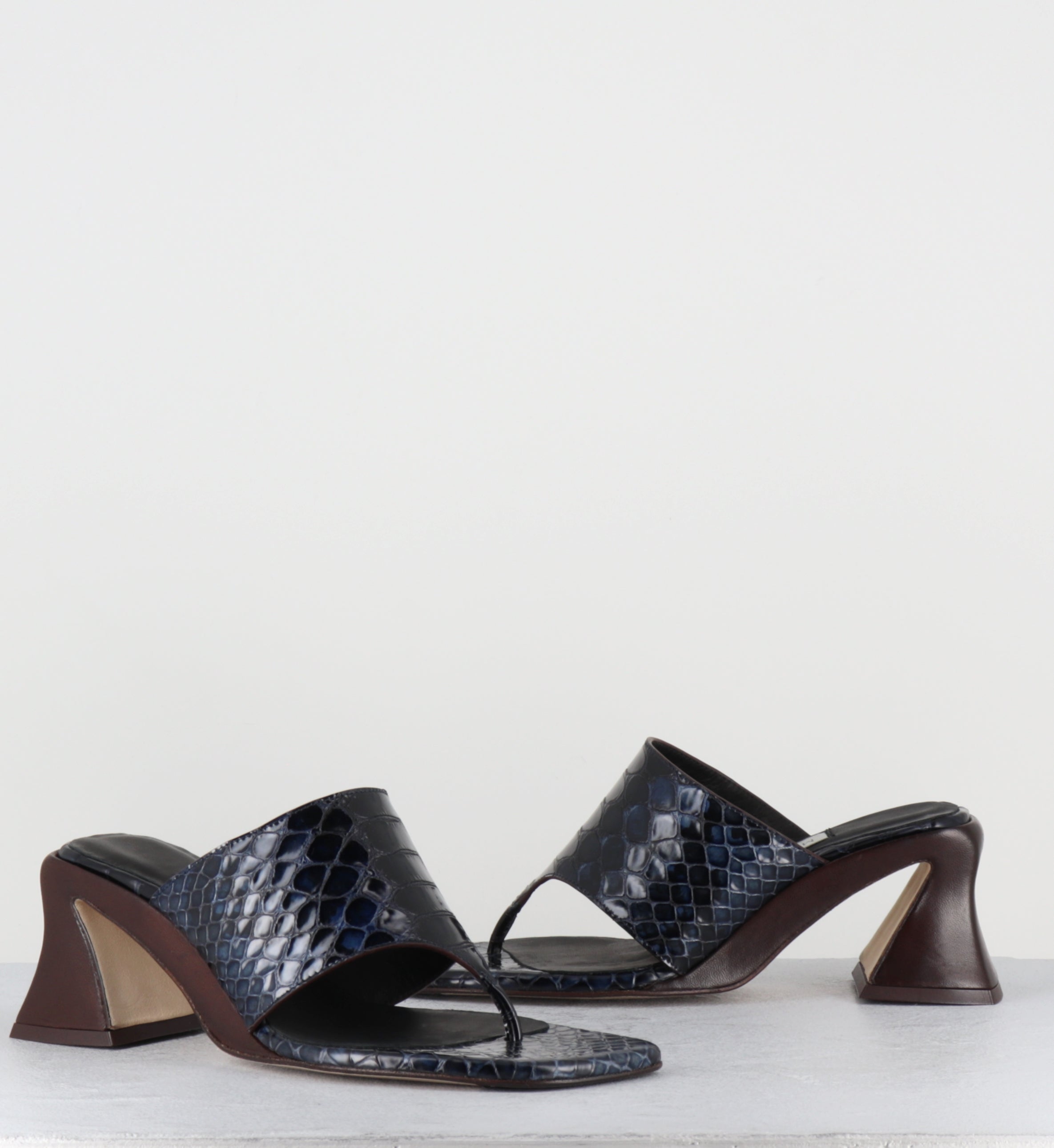 Tongs imprimé serpent bleu et cuir marron - ERNIE NAVY SNAKE