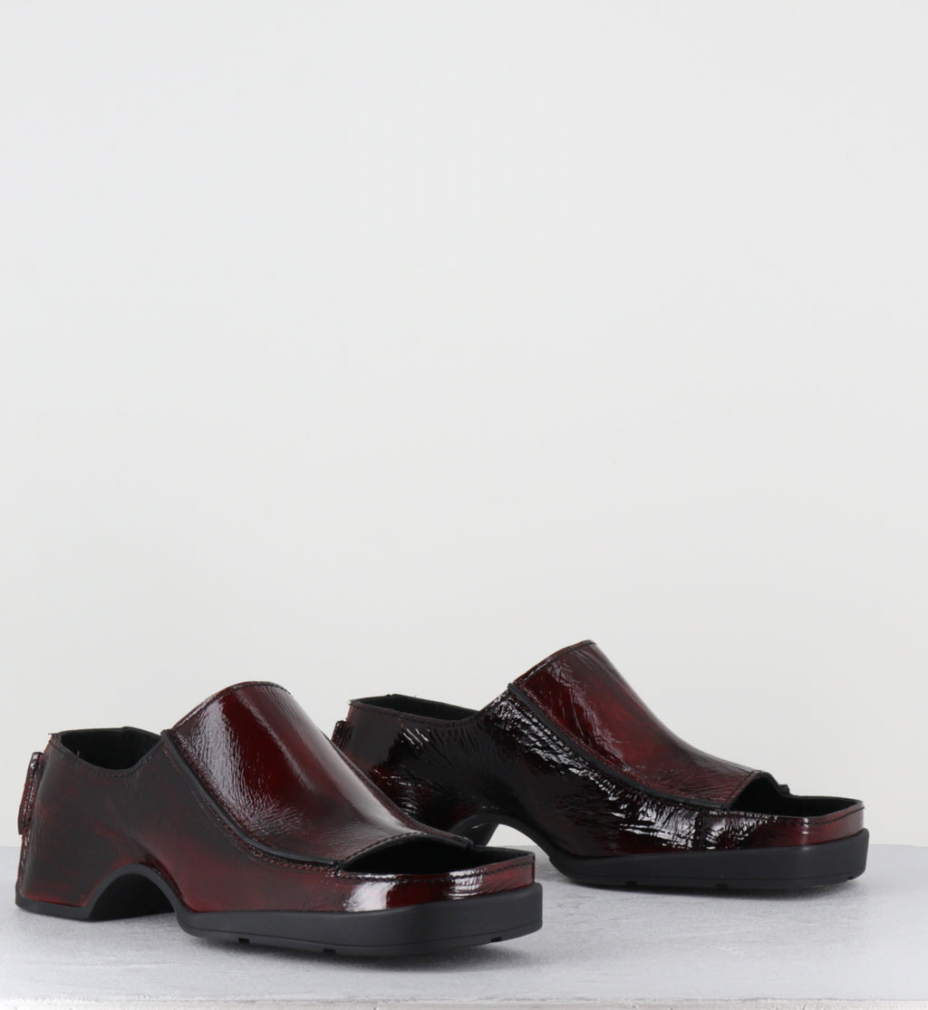 ERTHA GLOSSY SANDALS