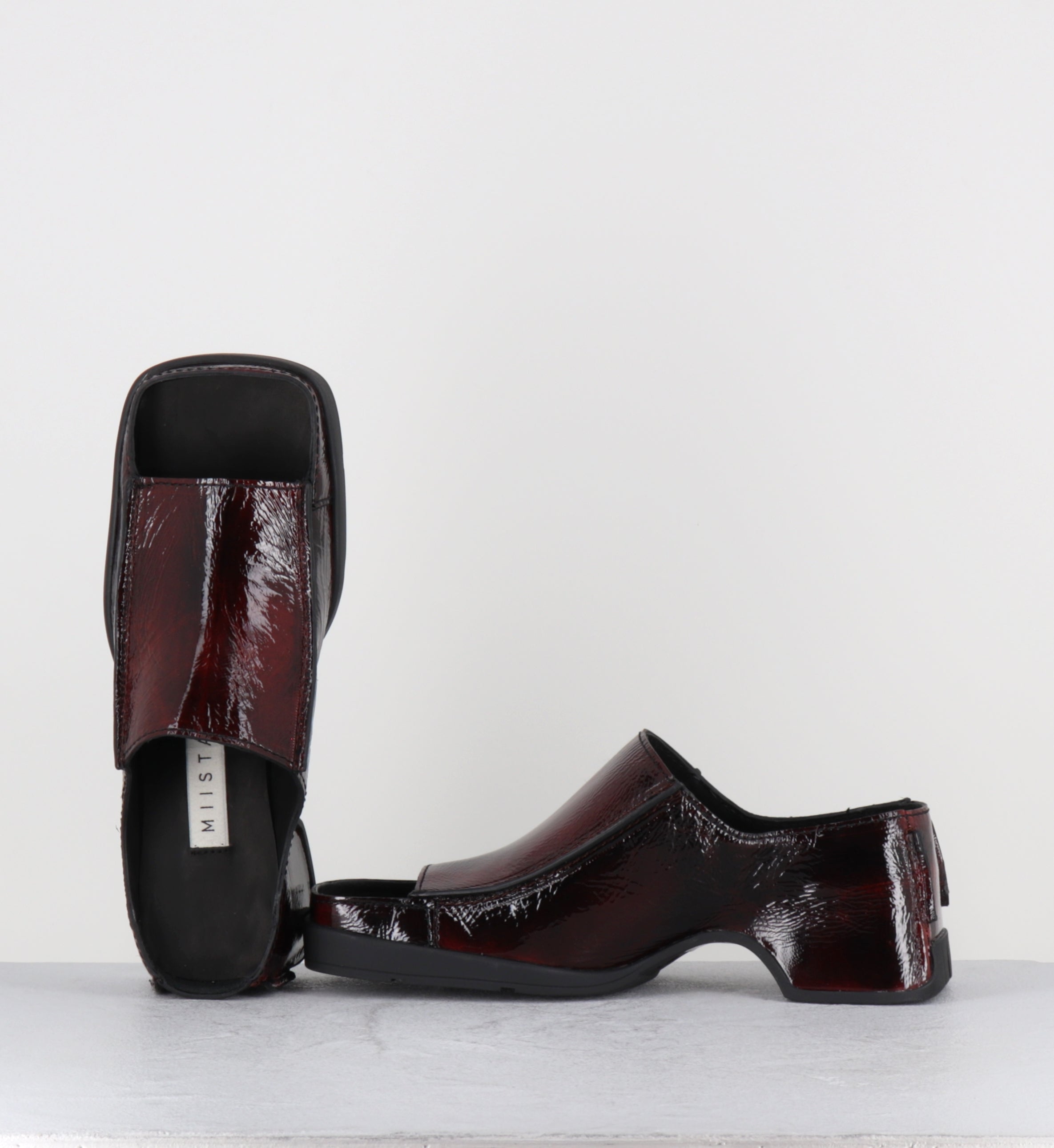 ERTHA GLOSSY SANDALS