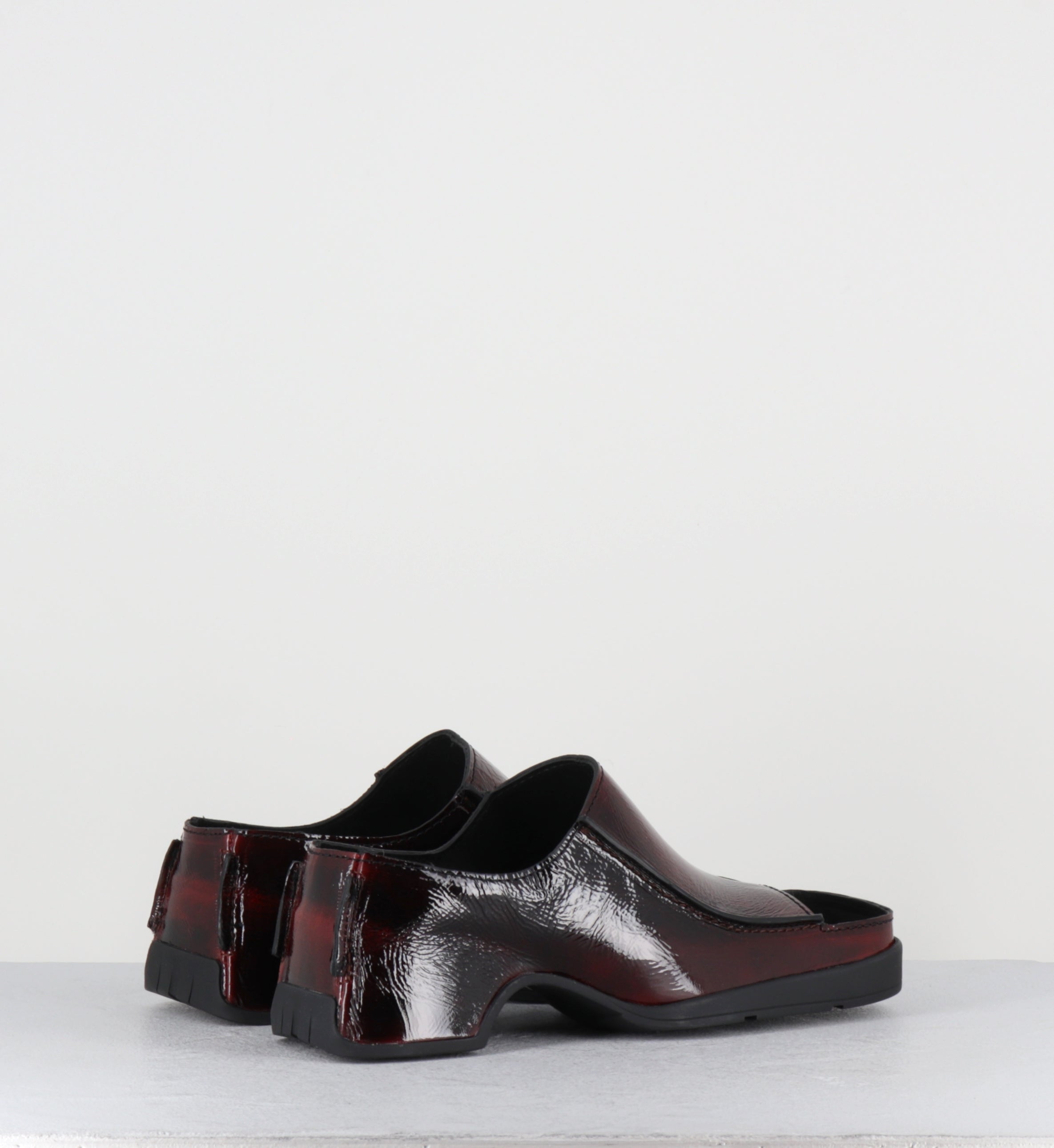 ERTHA GLOSSY SANDALS