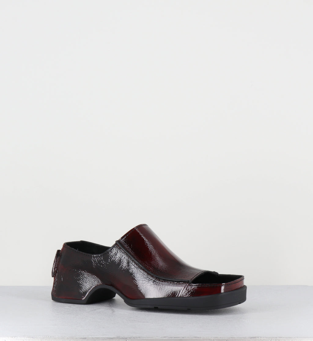 ERTHA GLOSSY SANDALS