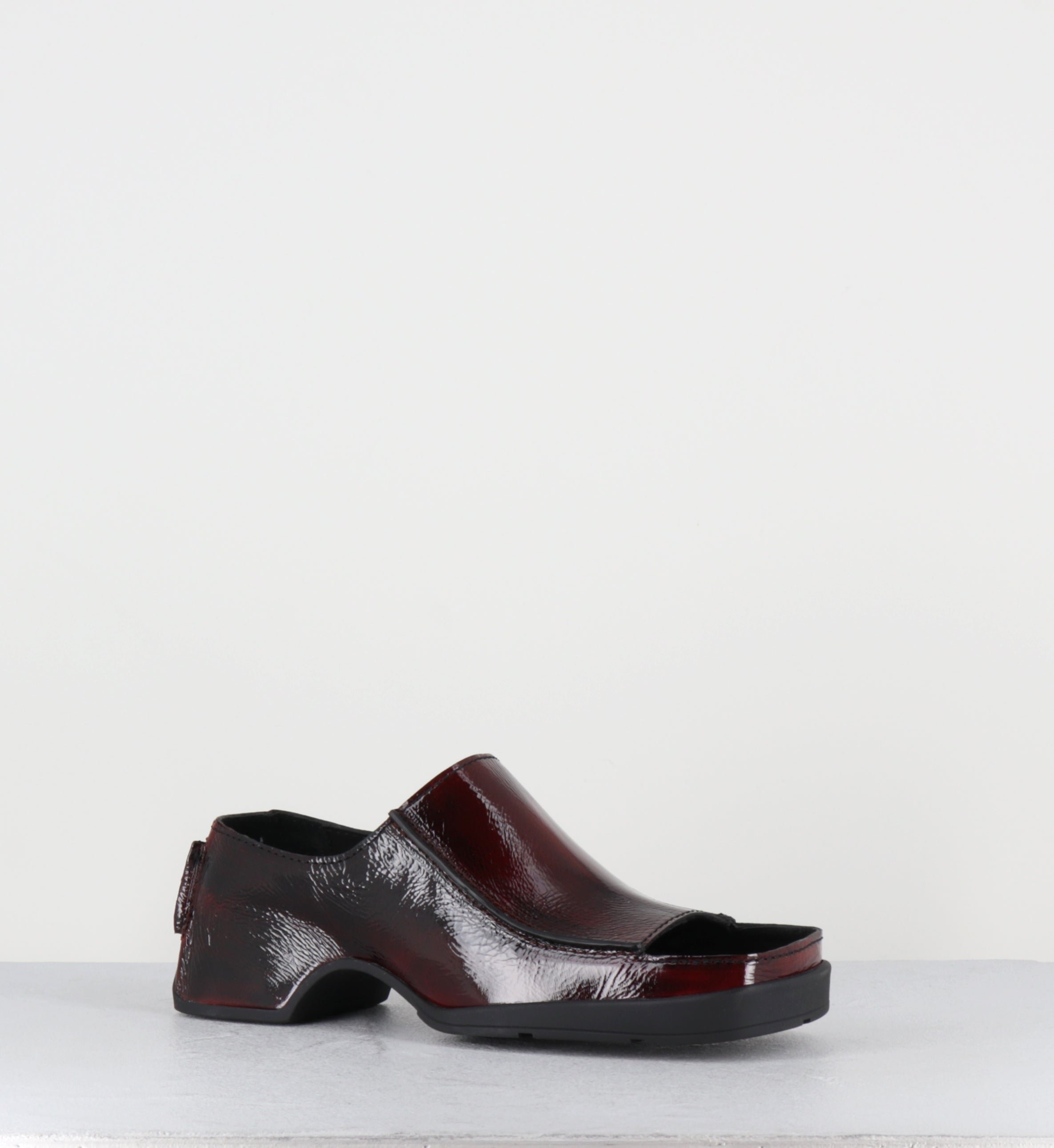 ERTHA GLOSSY SANDALS