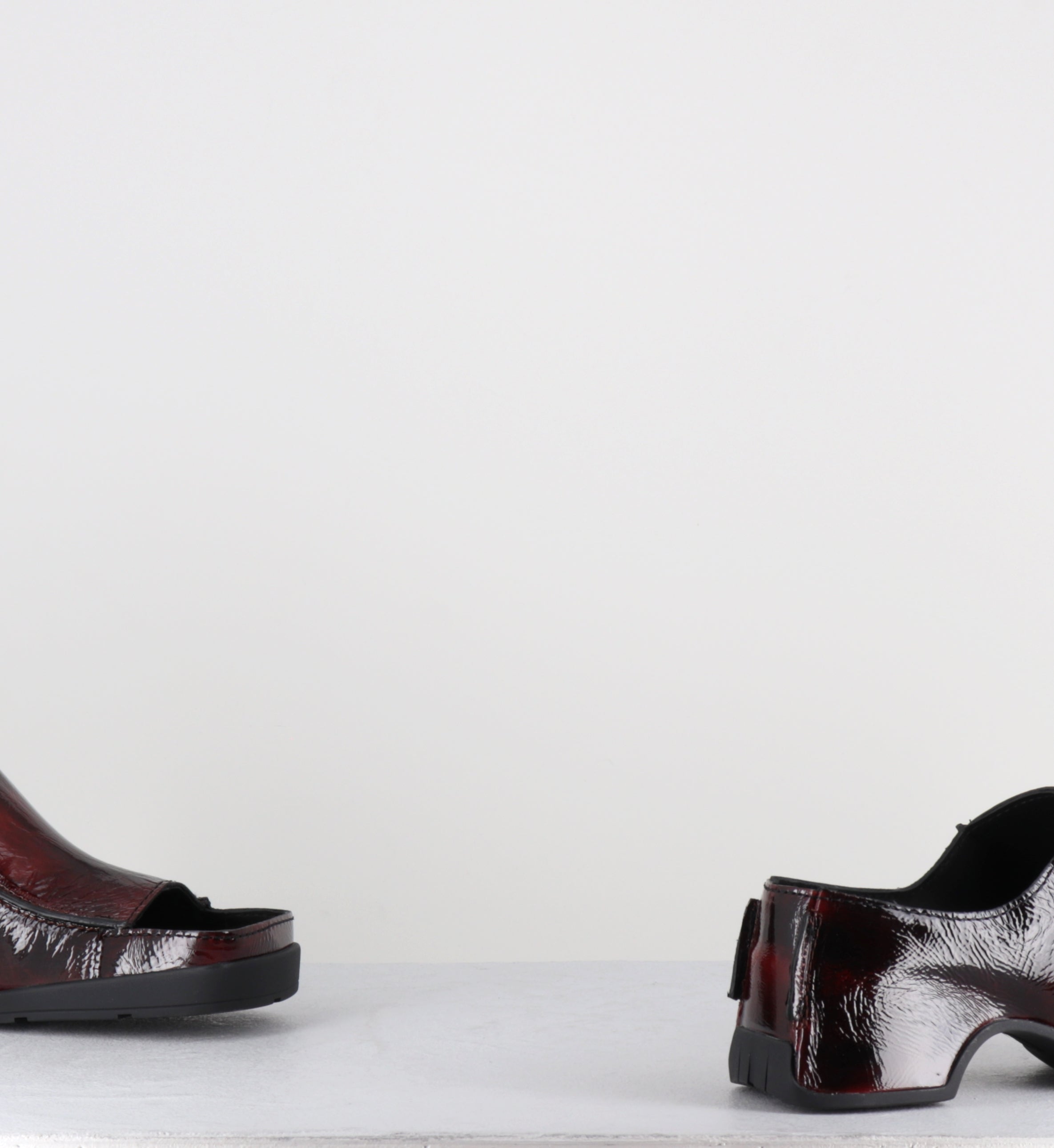 ERTHA GLOSSY SANDALS