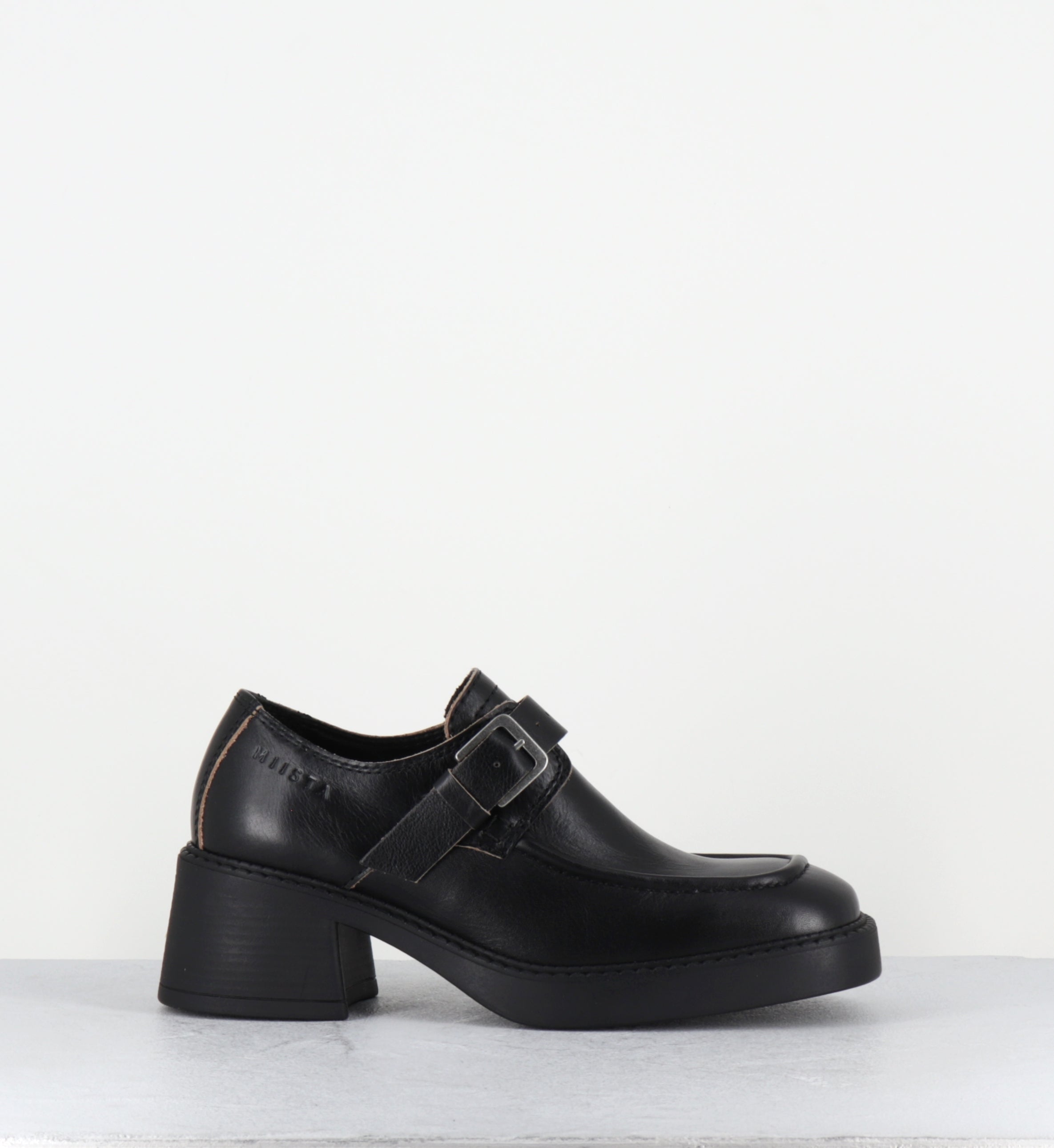 GISELA BLACK BROGUES