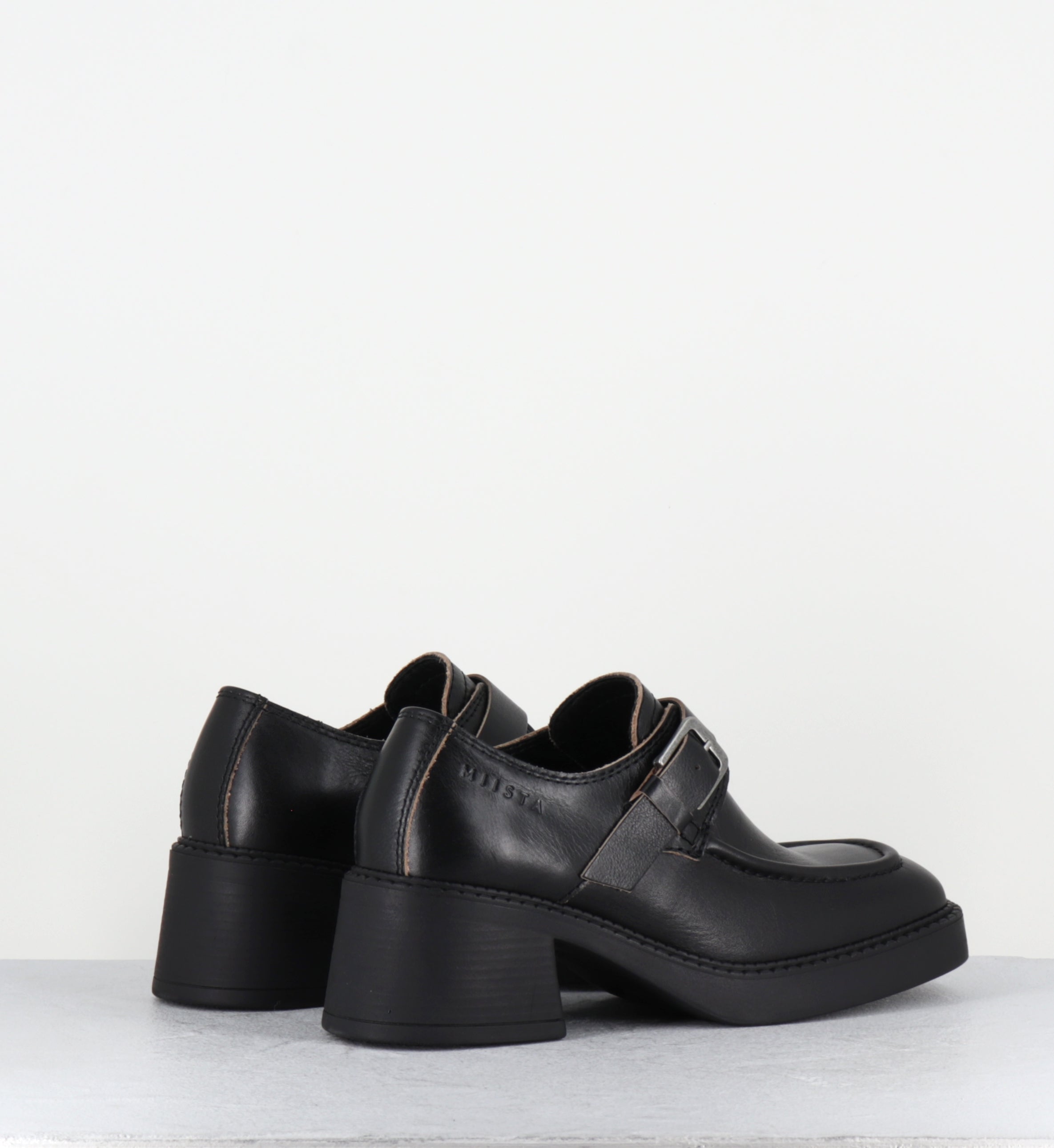 GISELA BLACK BROGUES