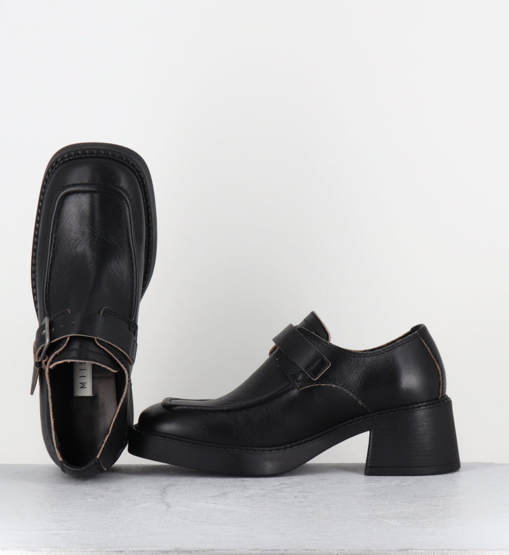 GISELA BLACK BROGUES