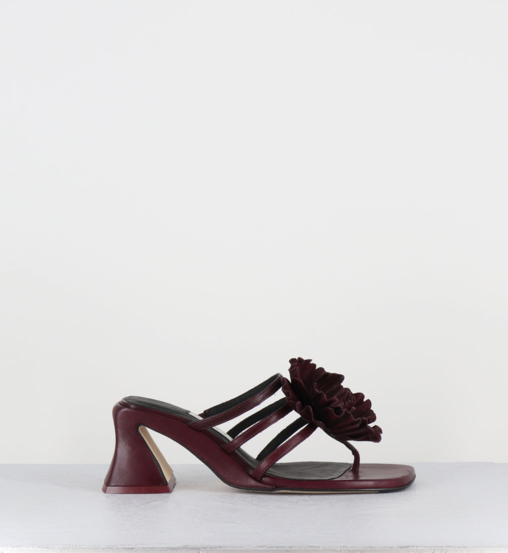 Sandales tongs à fleur en cuir bordeaux - HARA BURGUNDY SANDALS