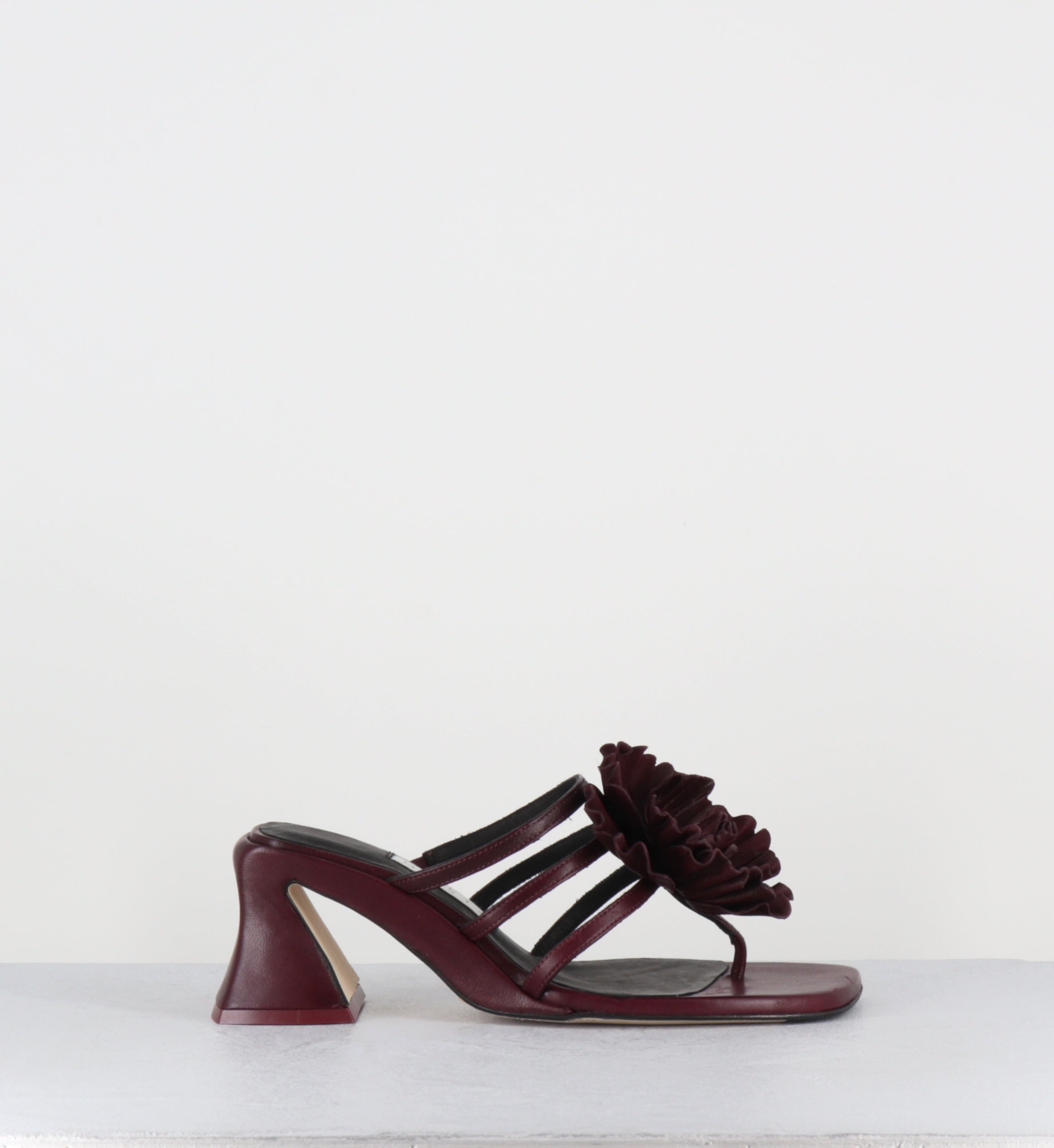 Sandales tongs à fleur en cuir bordeaux - HARA BURGUNDY SANDALS