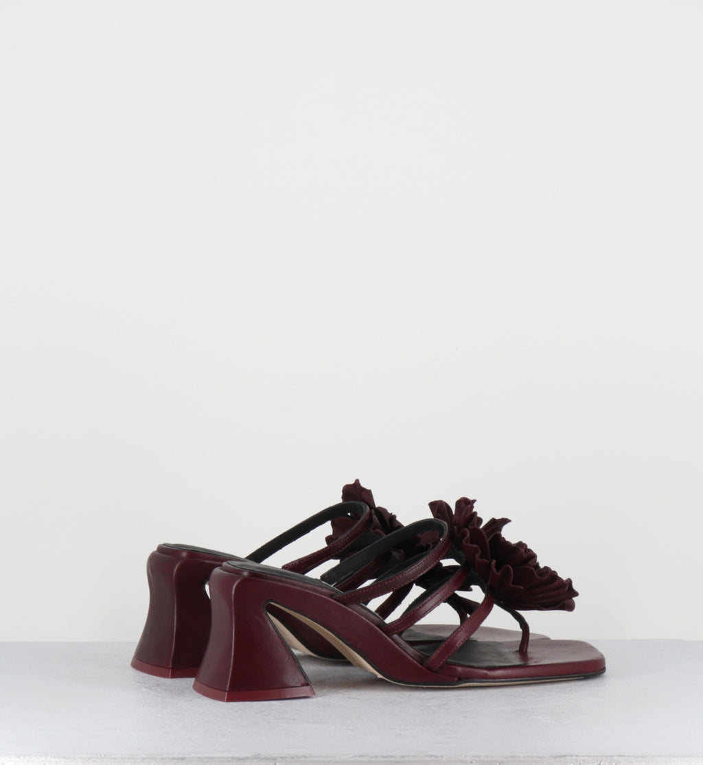 Sandales tongs à fleur en cuir bordeaux - HARA BURGUNDY SANDALS