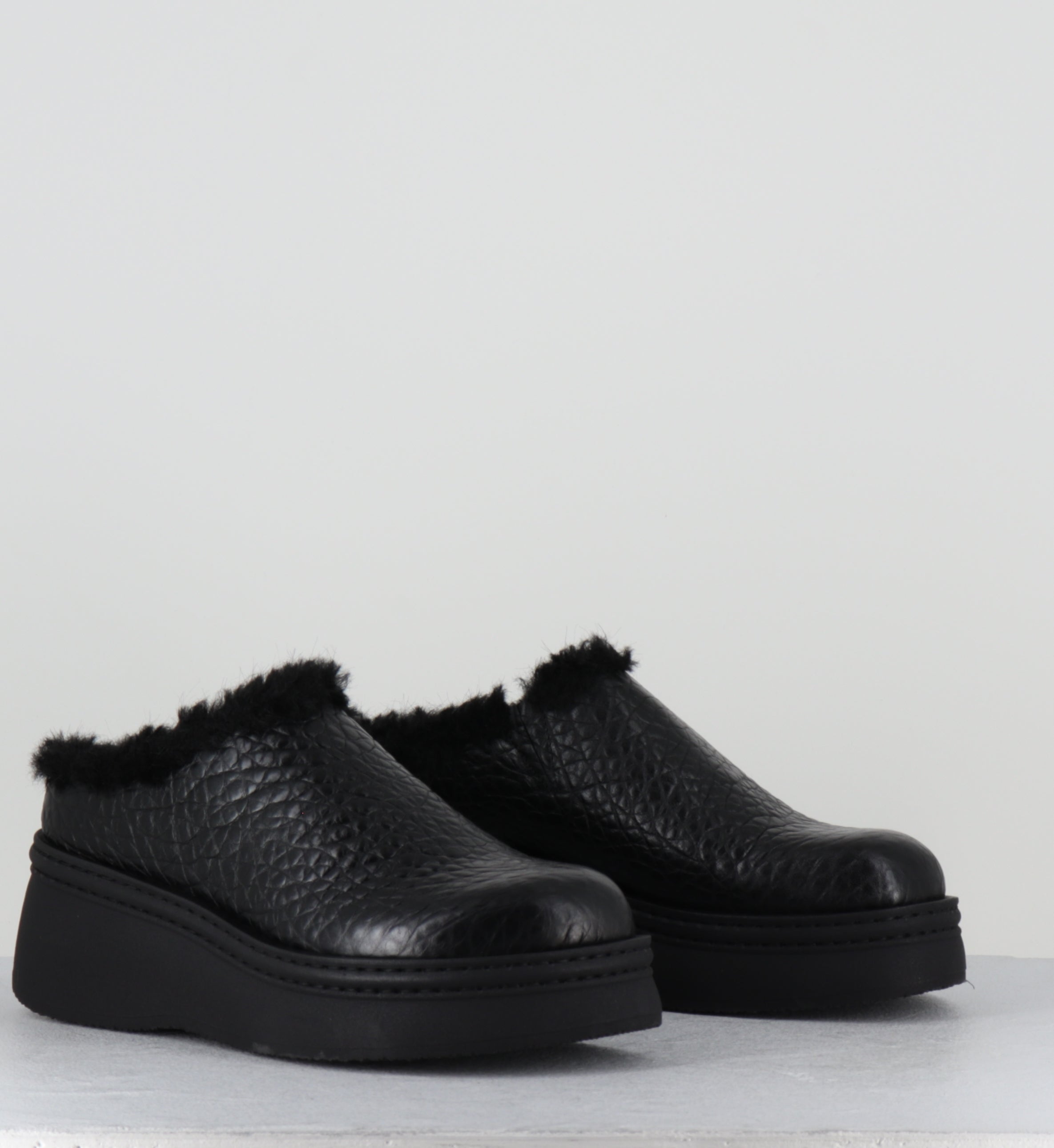 Sabots fourrés en cuir noir - KRISTI BLACK MULES