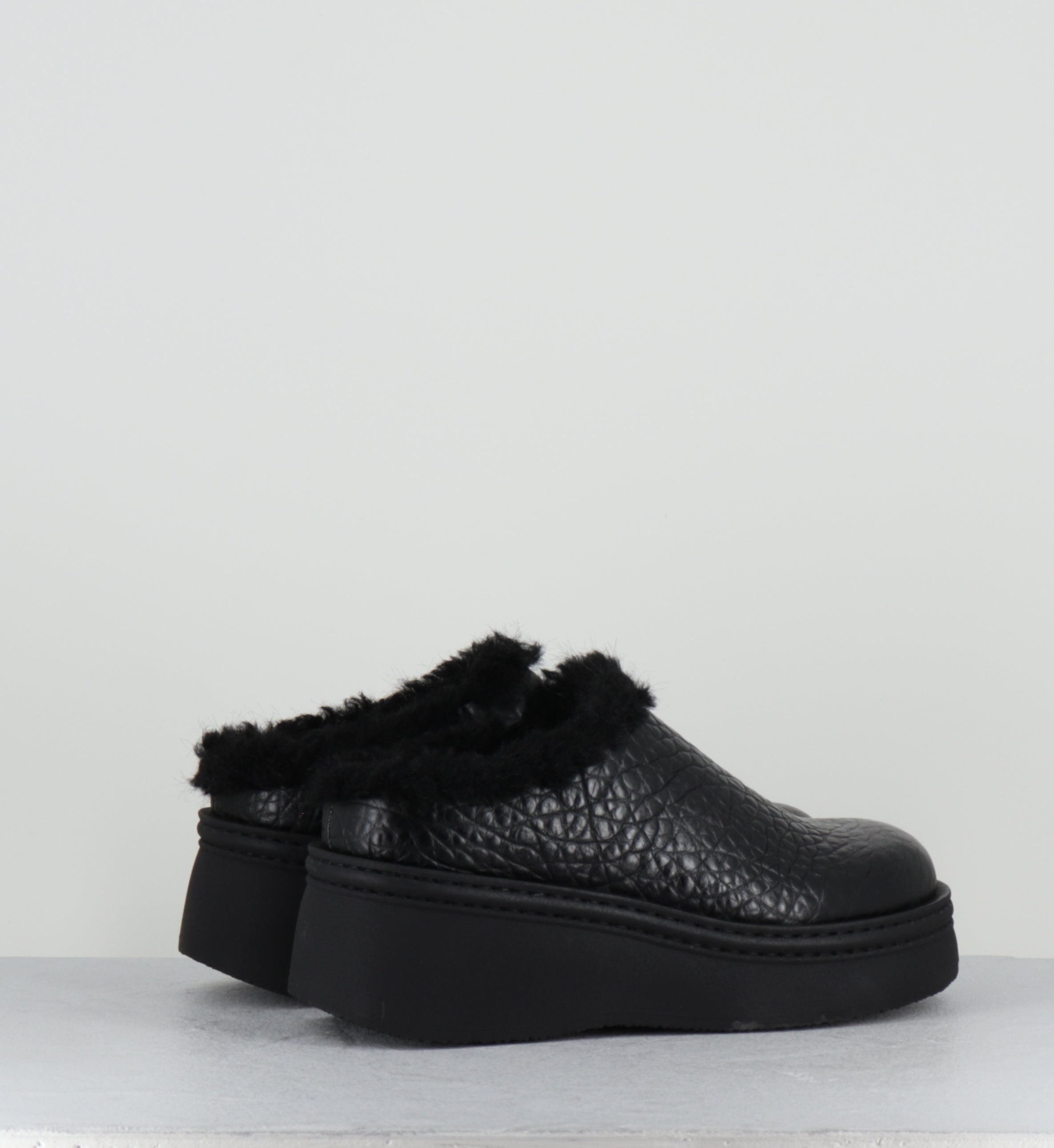 Sabots fourrés en cuir noir - KRISTI BLACK MULES