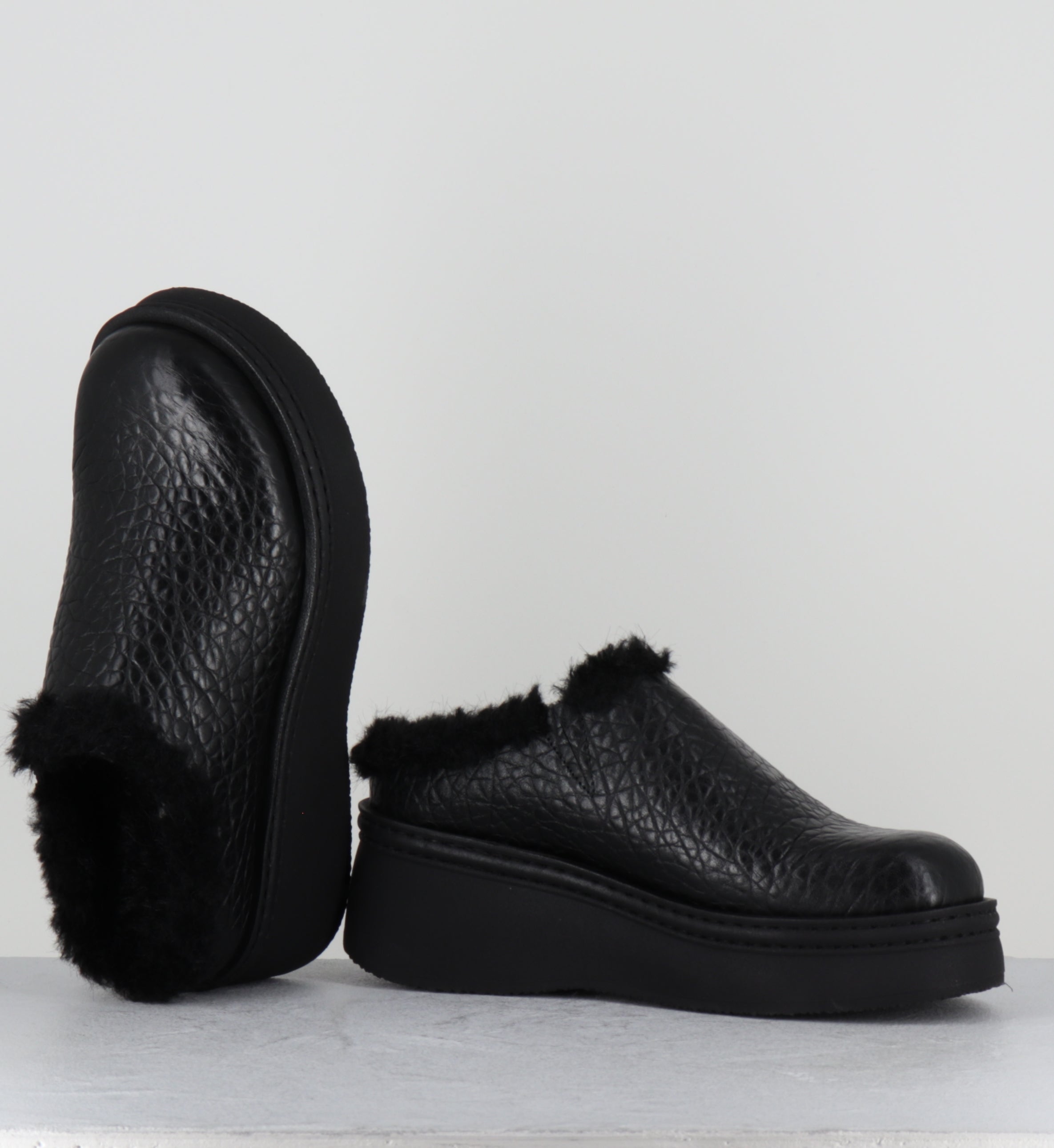 Sabots fourrés en cuir noir - KRISTI BLACK MULES