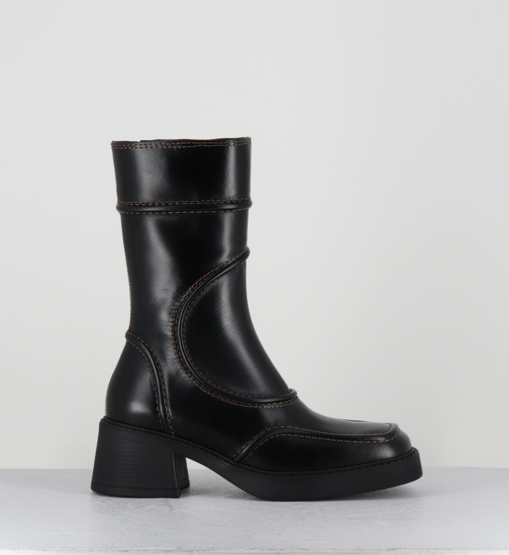 Boots cuir noir surpiqûres marron bout carré - MALENE BLACK & BROWN BOOTS