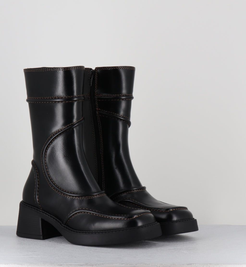 Boots cuir noir surpiqûres marron bout carré - MALENE BLACK & BROWN BOOTS