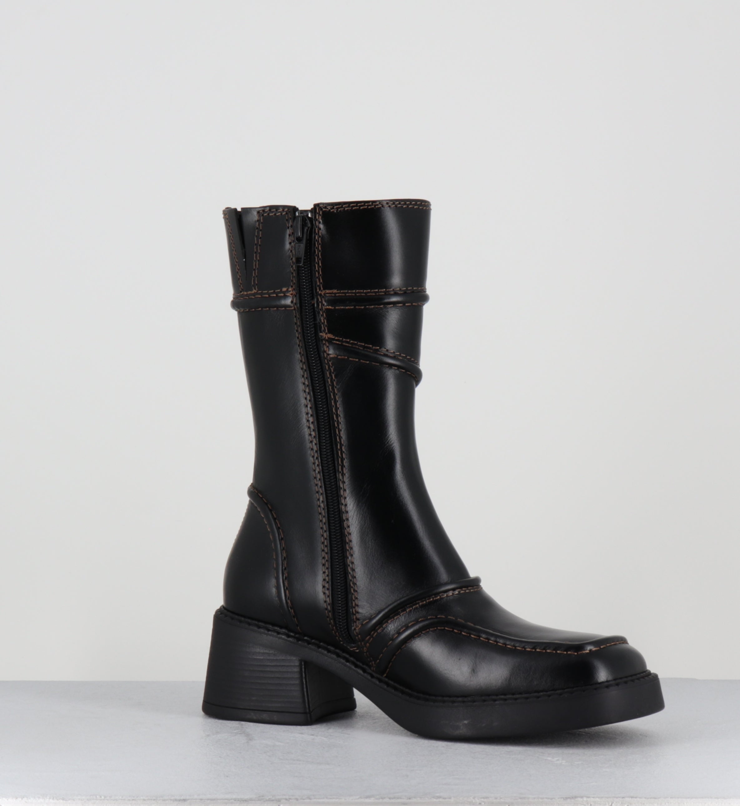 Boots cuir noir surpiqûres marron bout carré - MALENE BLACK & BROWN BOOTS