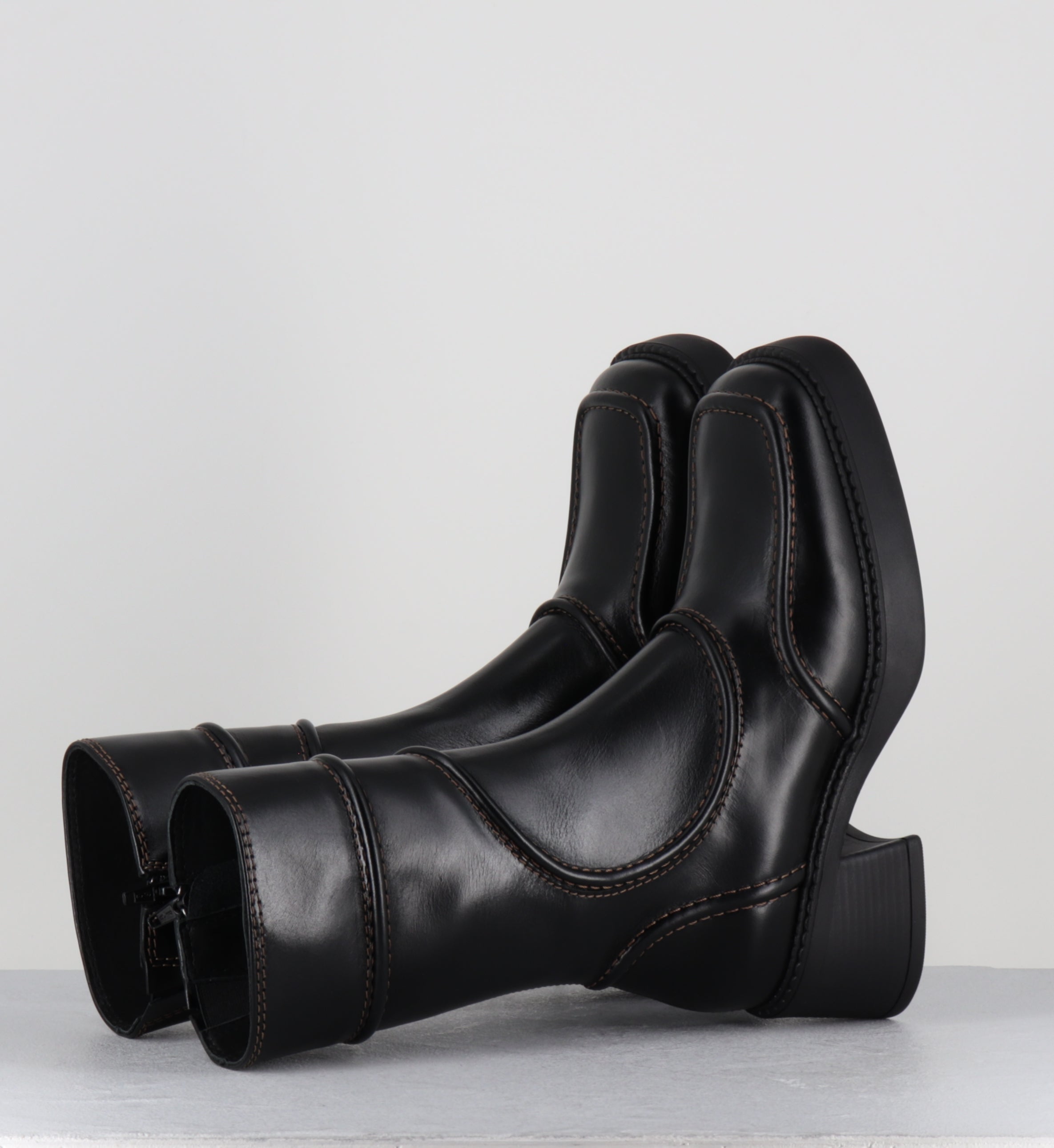 Boots cuir noir surpiqûres marron bout carré - MALENE BLACK & BROWN BOOTS