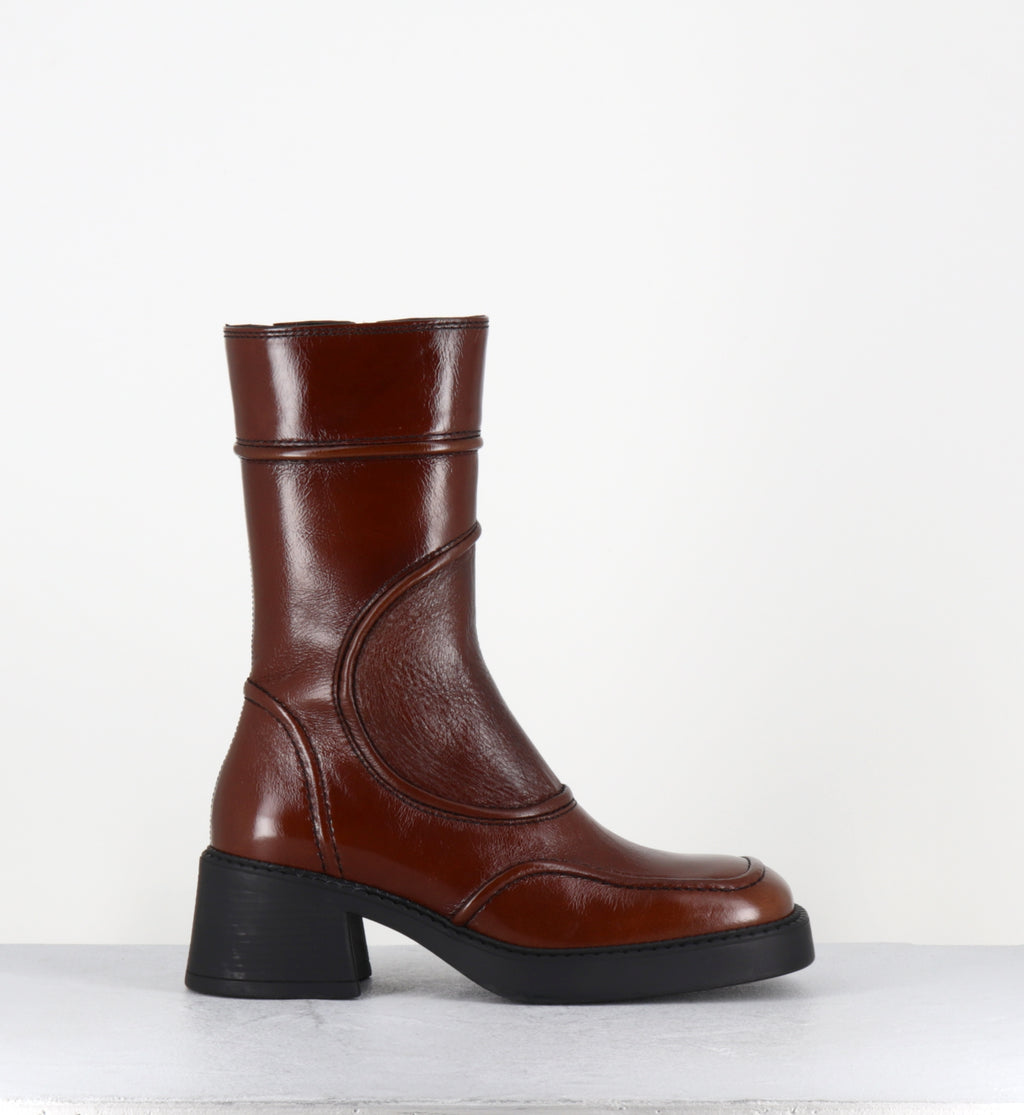 Boots cuir camel surpiqûres bout carré - MALENE TAN AND BLACK