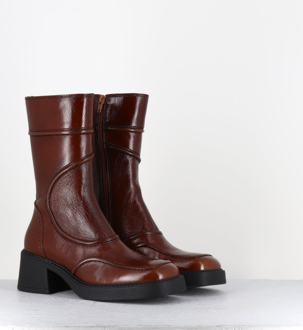 Boots cuir camel surpiqûres bout carré - MALENE TAN AND BLACK