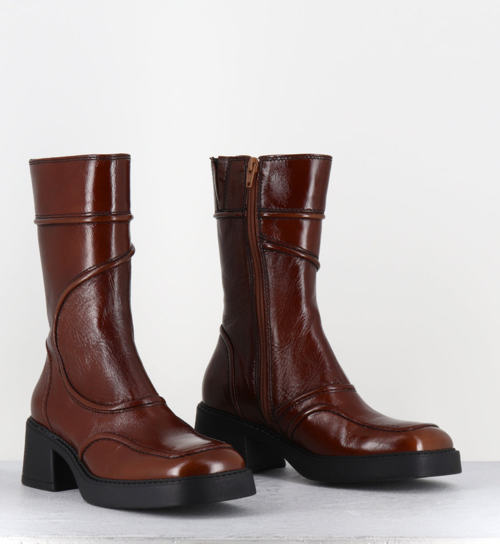 Boots cuir camel surpiqûres bout carré - MALENE TAN AND BLACK