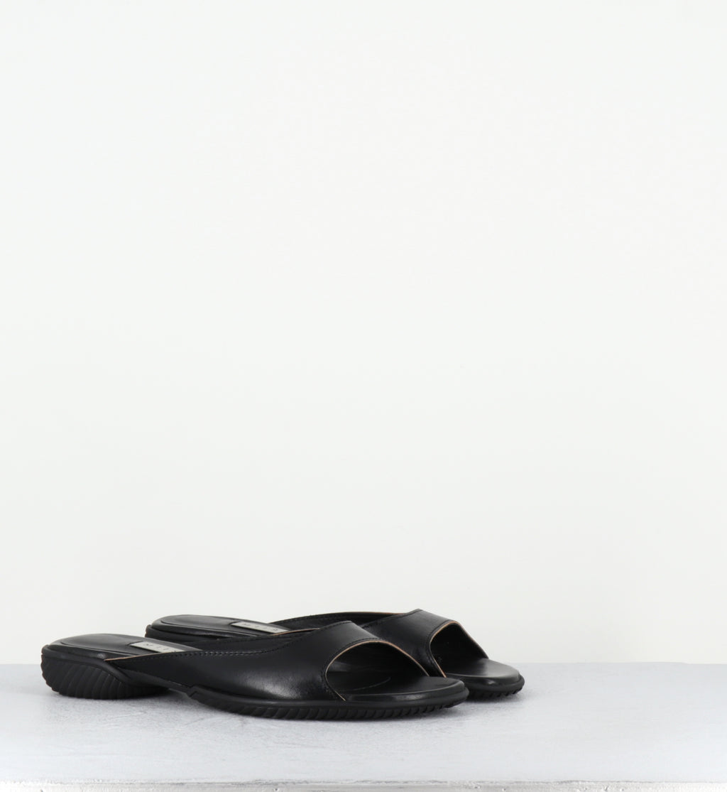 Mules plates en cuir noir - YACHAY BLACK SANDALS