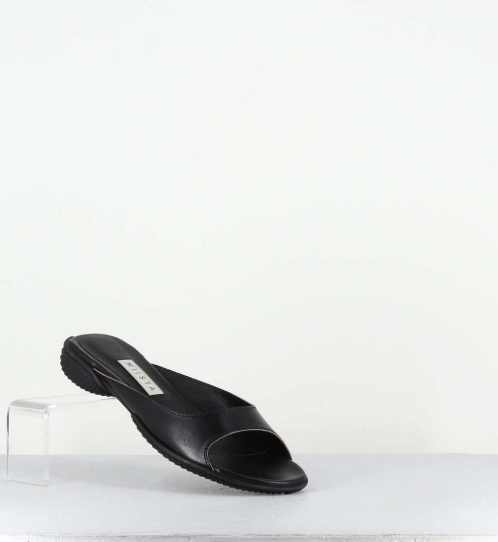 Mules plates en cuir noir - YACHAY BLACK SANDALS
