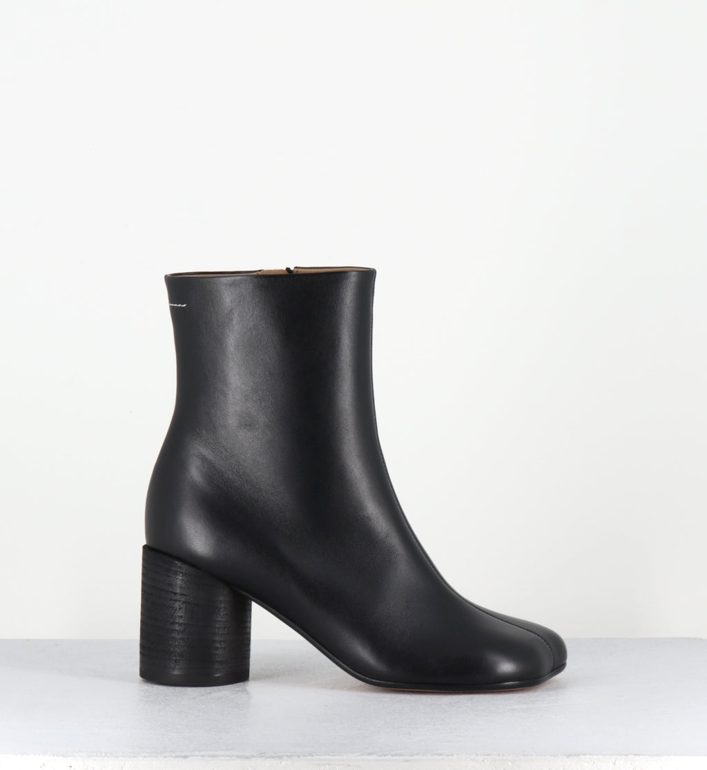Boots anatomiques en cuir noir - S59WU0235H26 T8013