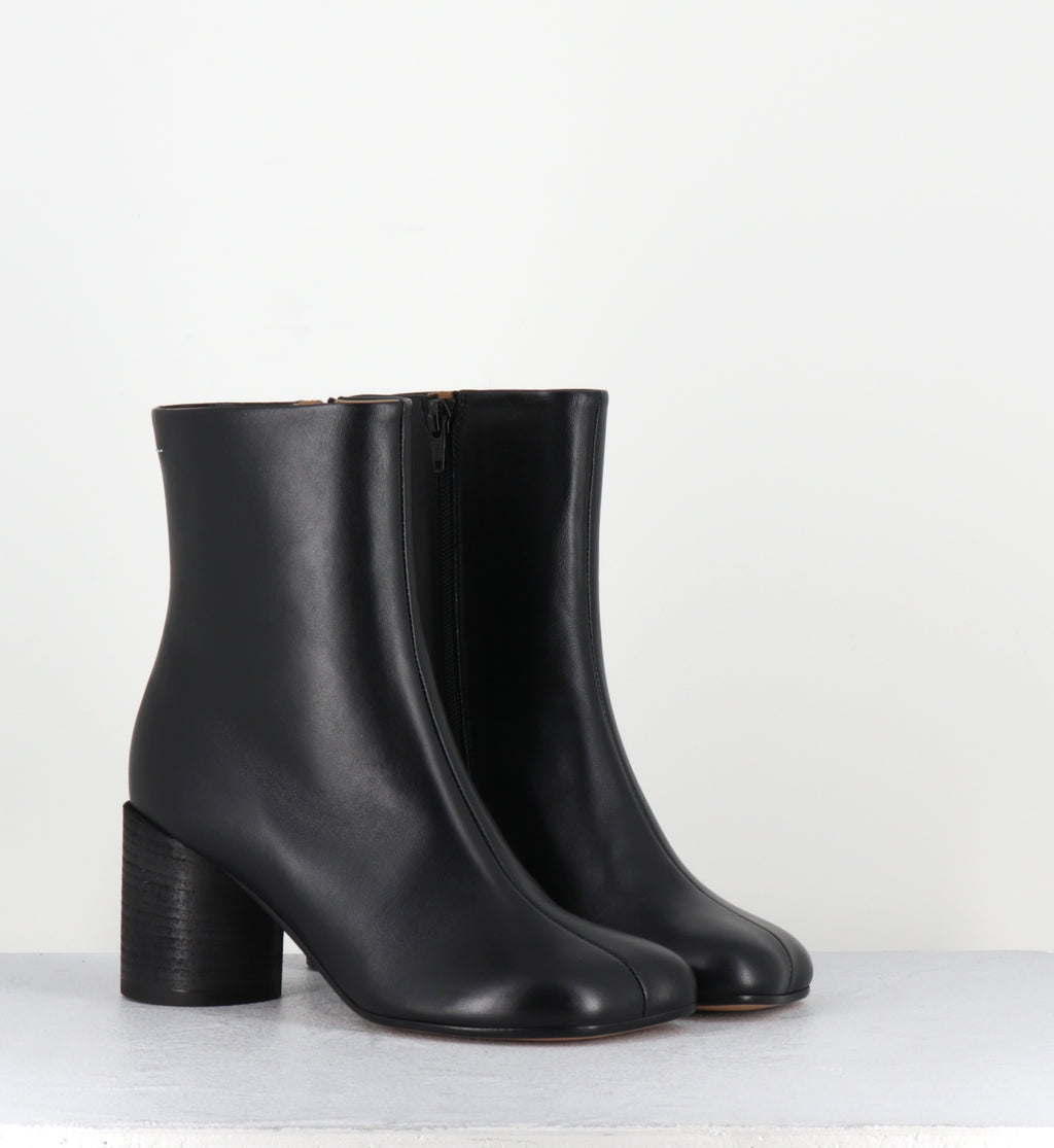 Boots anatomiques en cuir noir - S59WU0235H26 T8013
