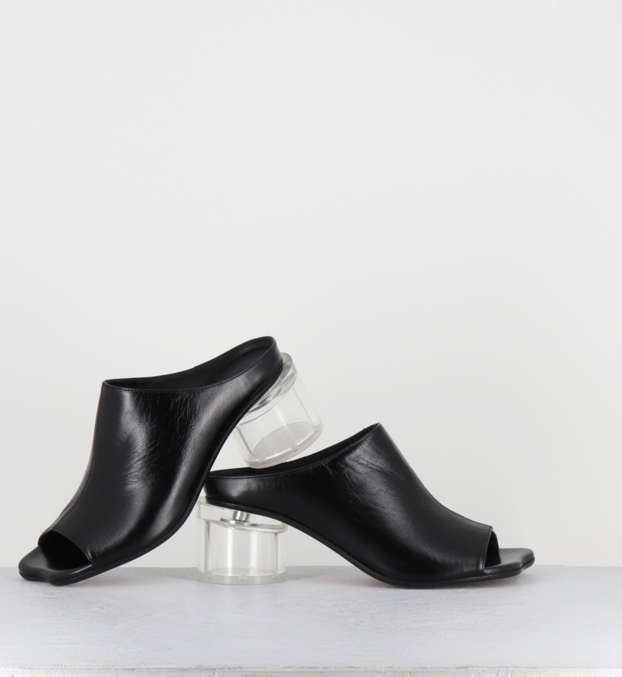 Mules en cuir noir talon plexi - S59WP0215 T8013