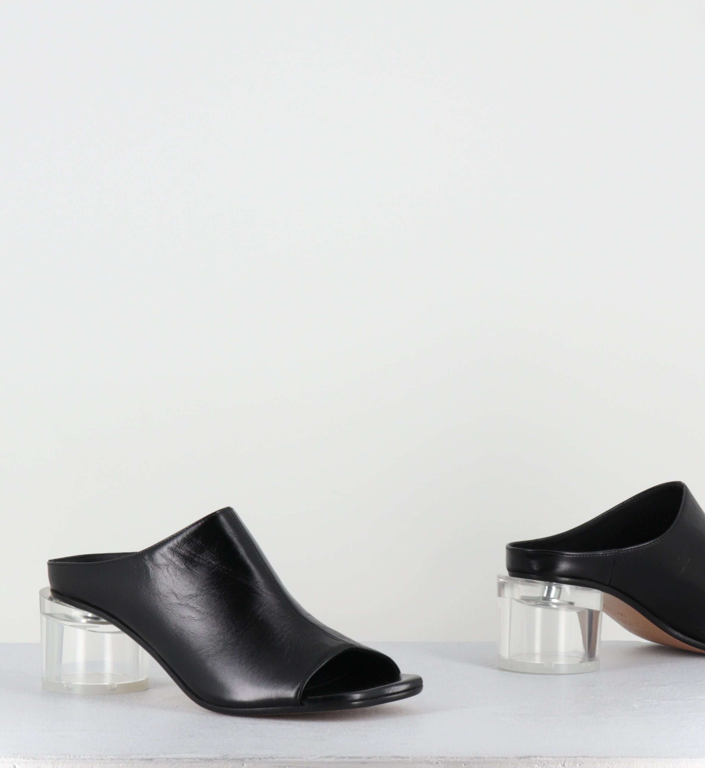 Mules en cuir noir talon plexi - S59WP0215 T8013