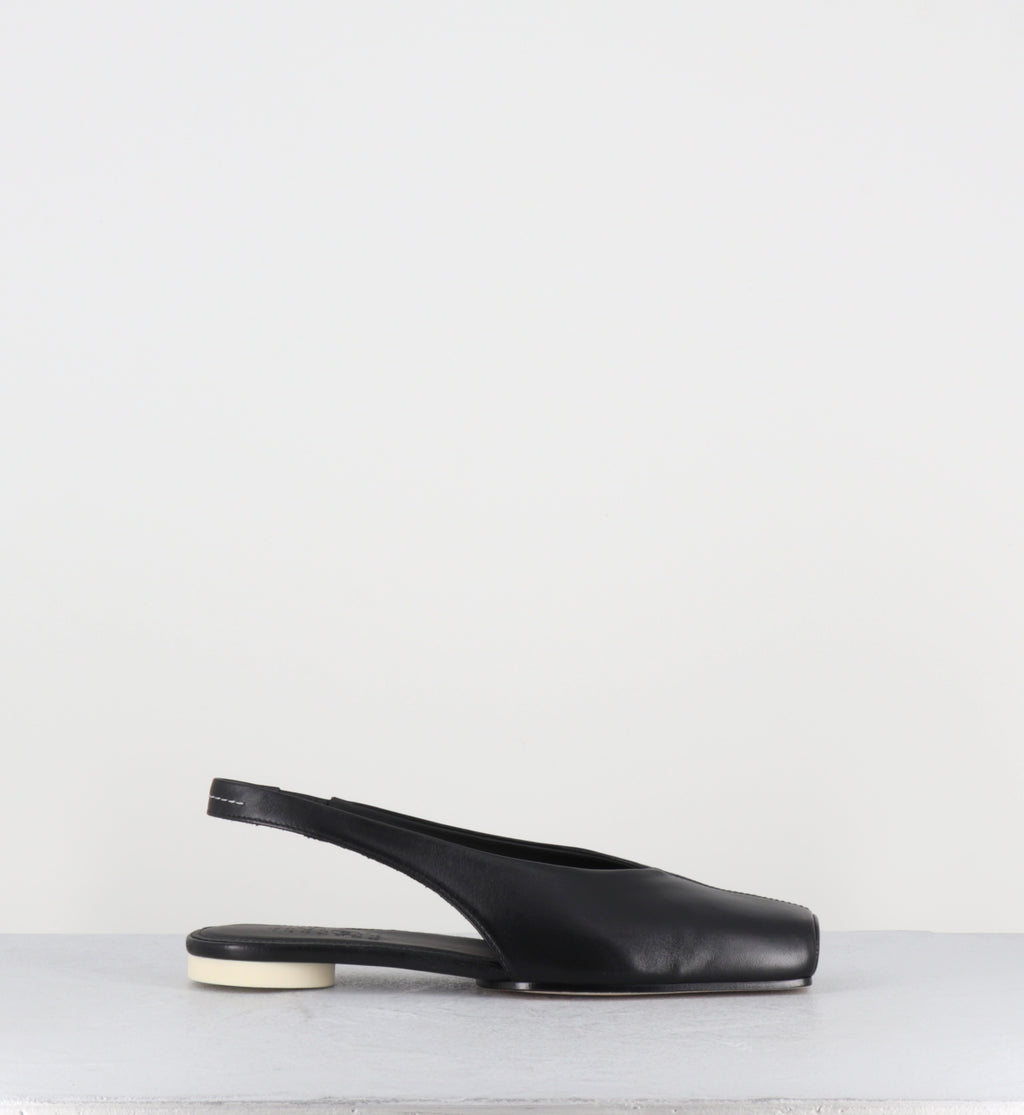 Ballerines bout carré cuir noir - S59WX0079 T8013