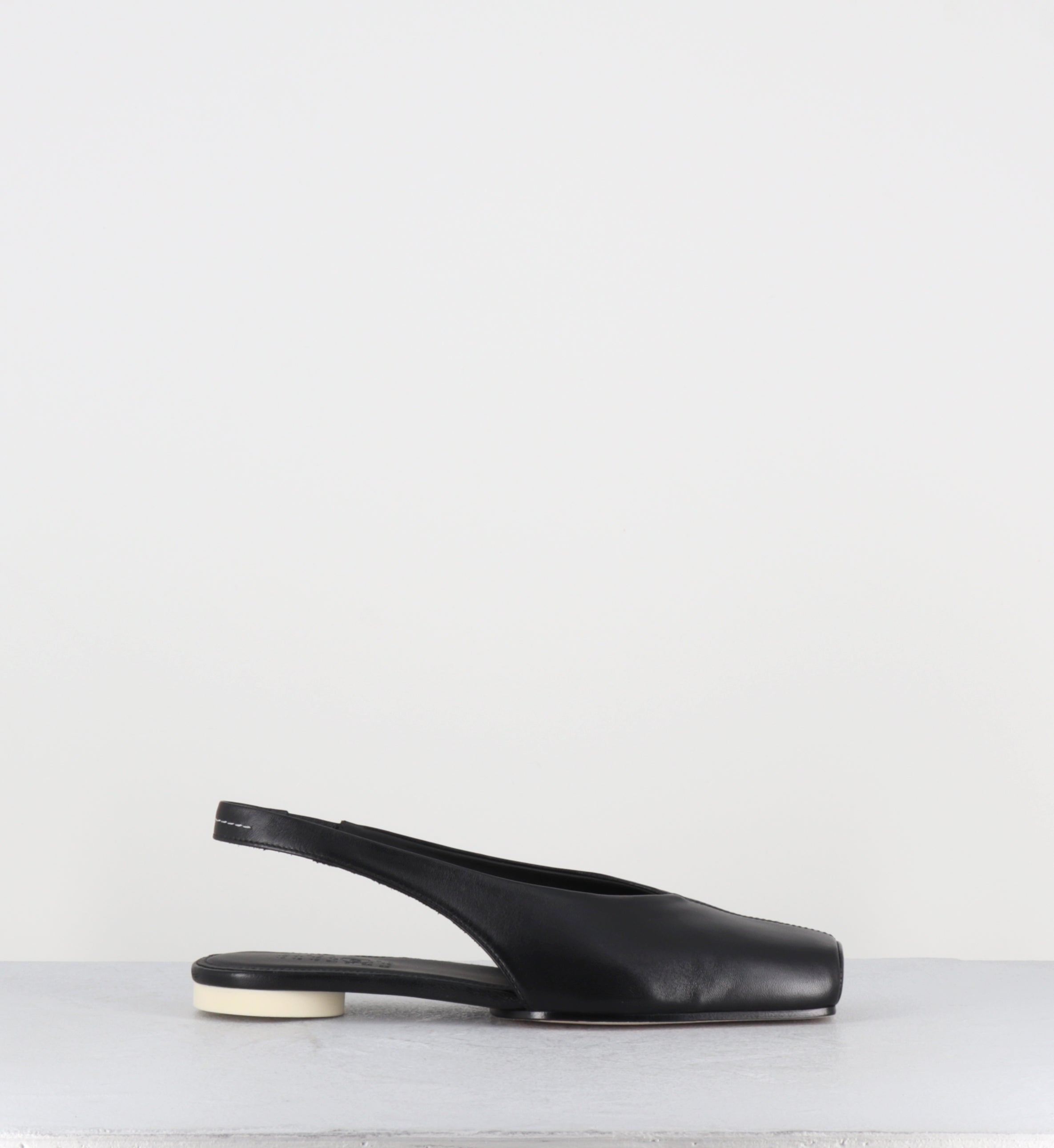 Ballerines bout carré cuir noir - S59WX0079 T8013