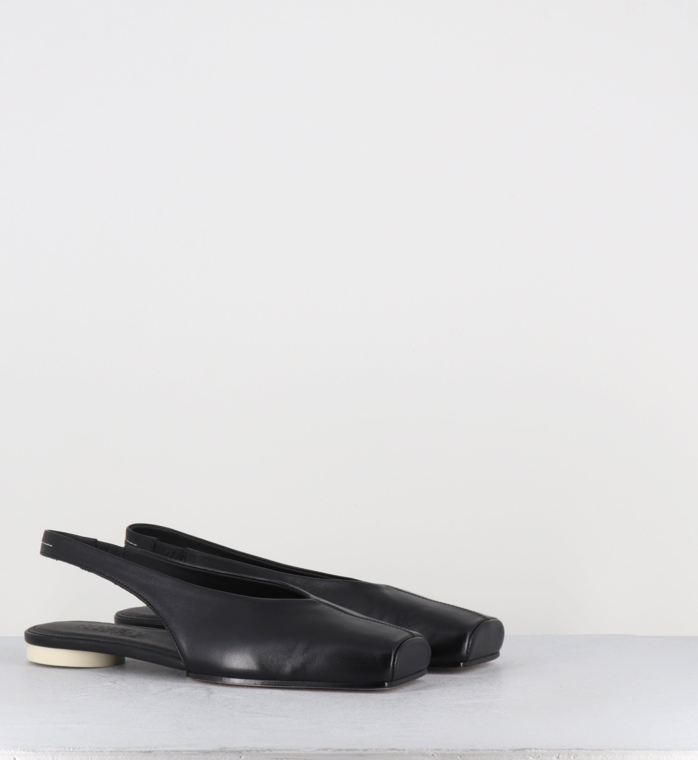 Ballerines bout carré cuir noir - S59WX0079 T8013