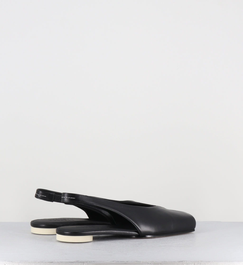 Ballerines bout carré cuir noir - S59WX0079 T8013