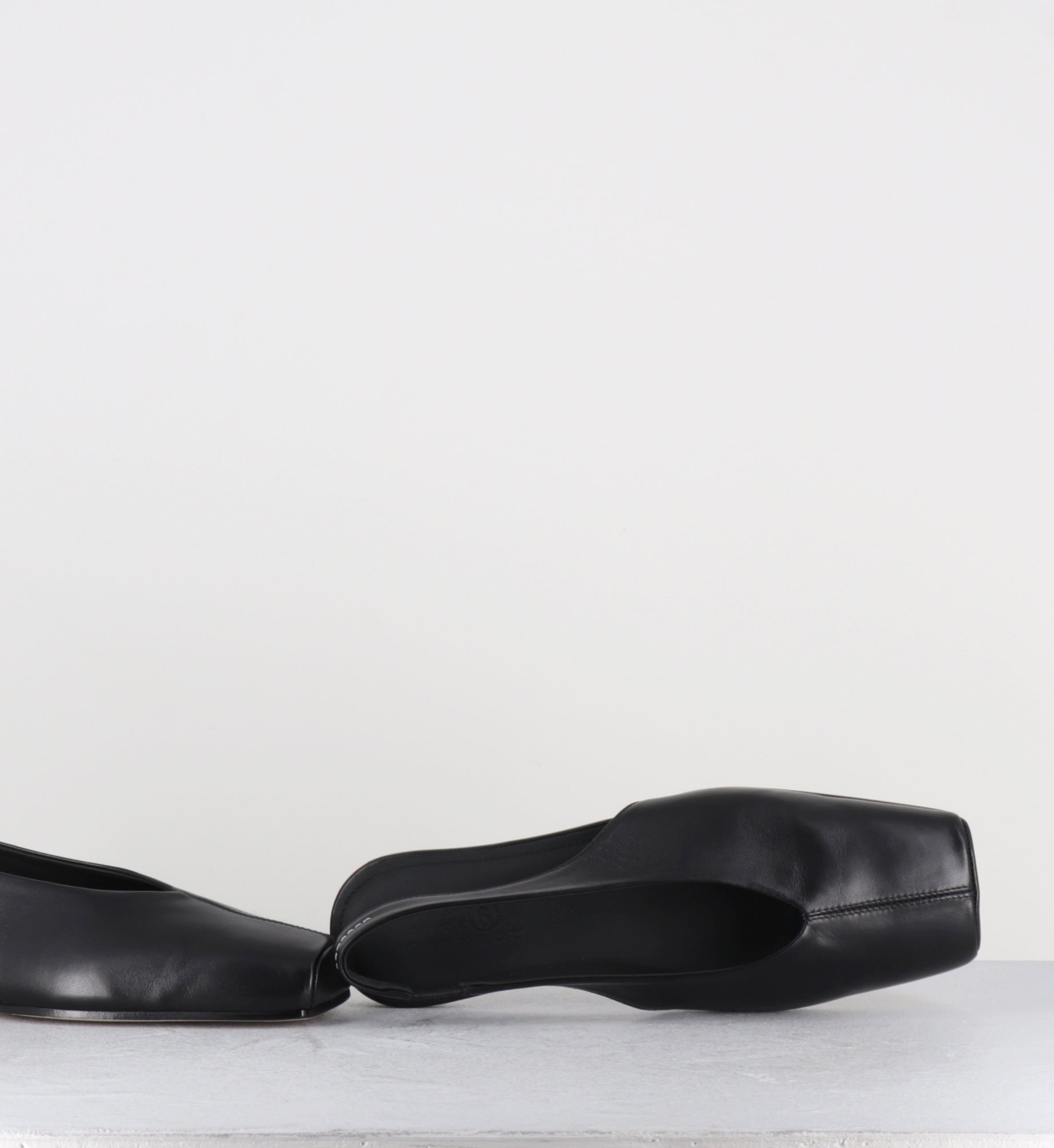 Ballerines bout carré cuir noir - S59WX0079 T8013