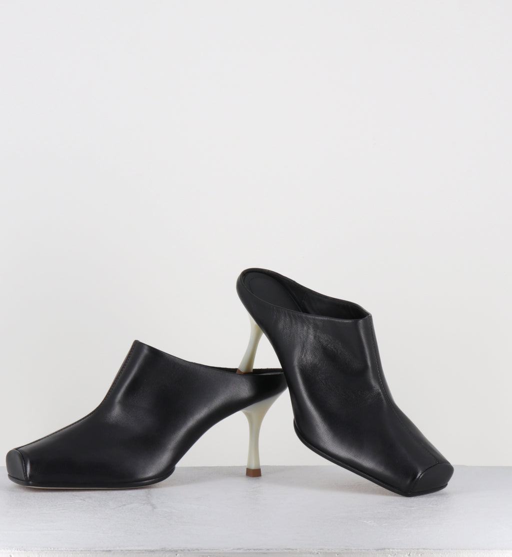 Mules en cuir noir à talon blanc - S59WX0080 T8013