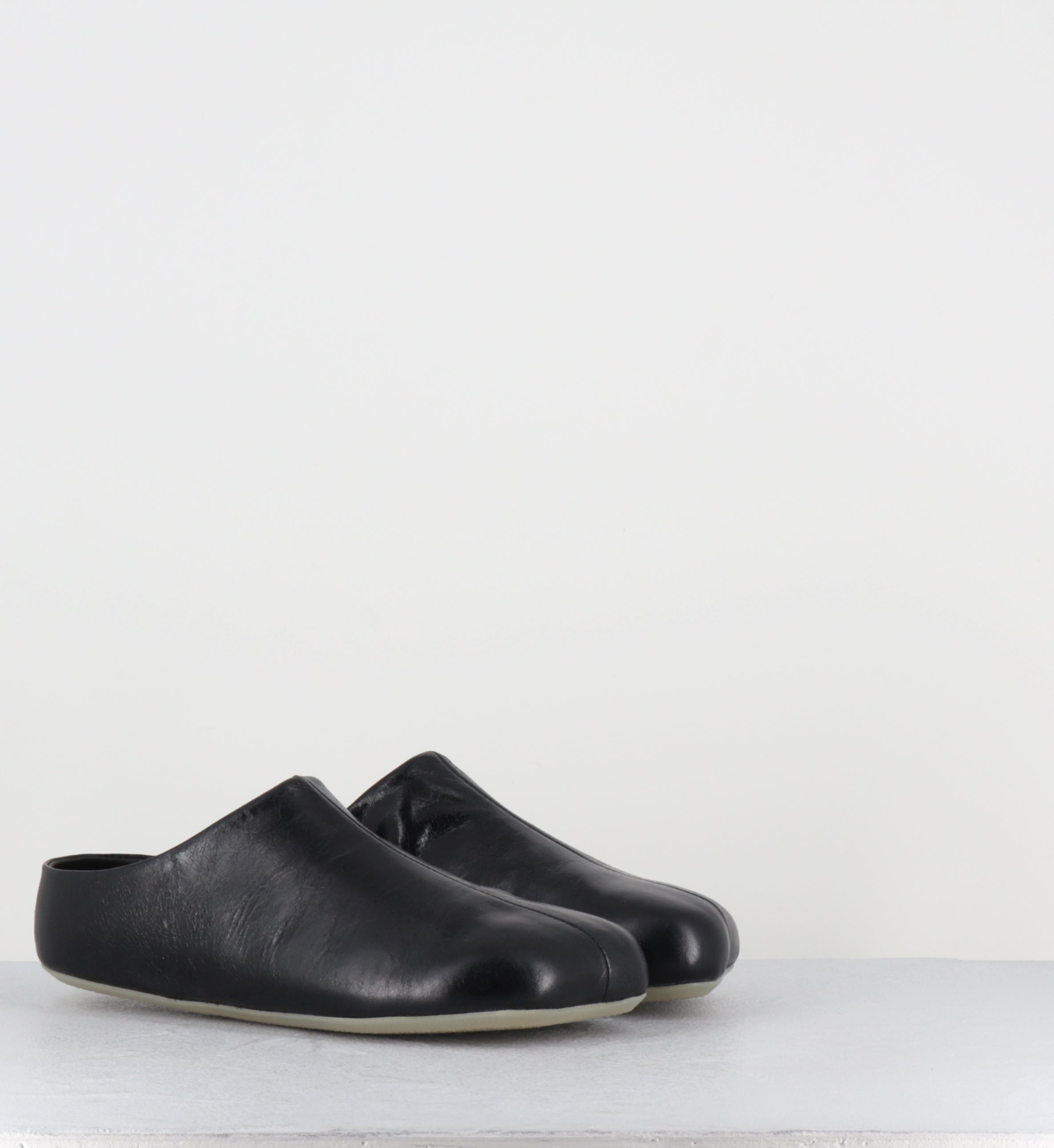 Mules anatomiques en cuir noir - S59WX0083 T8013