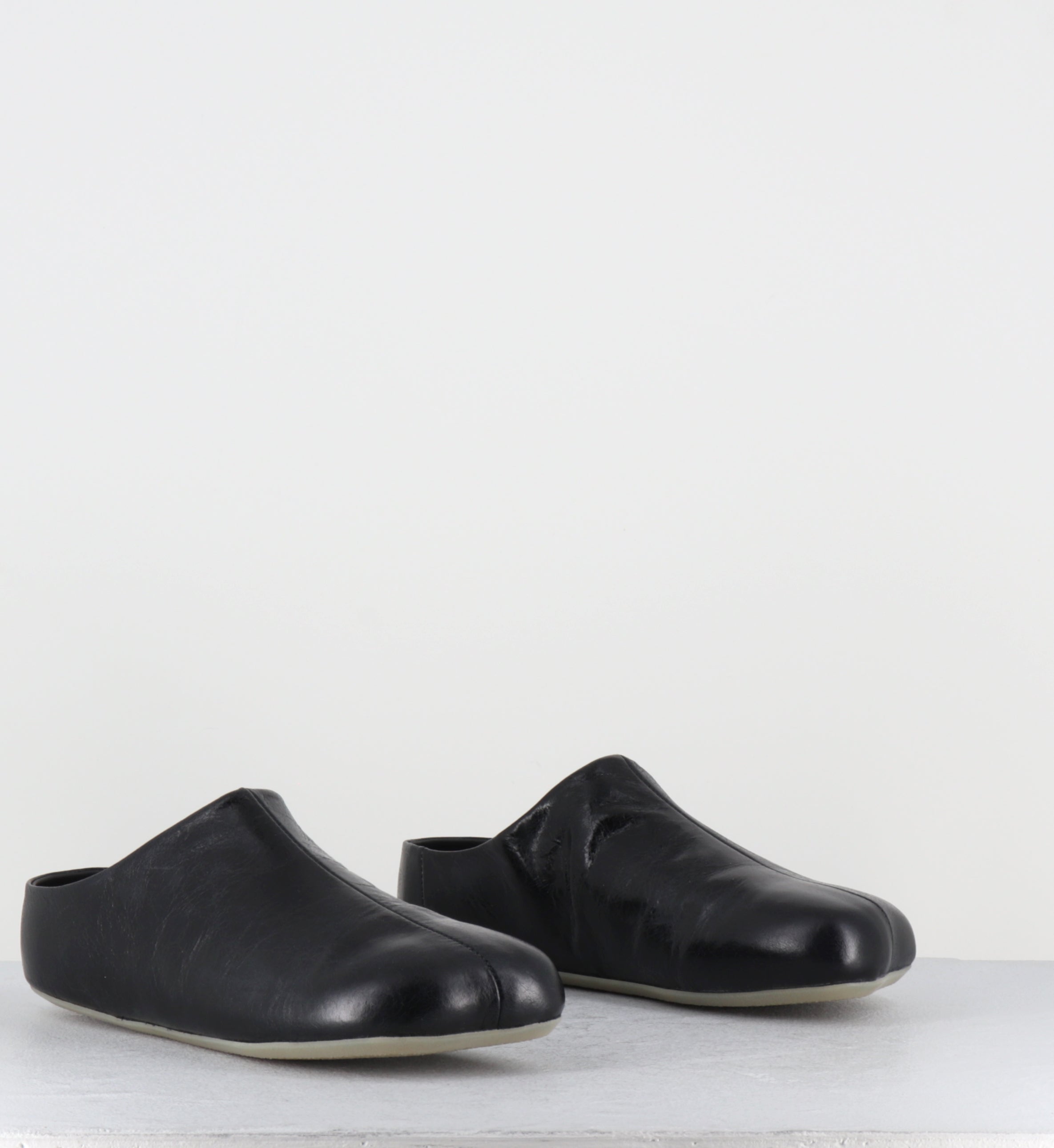 Mules anatomiques en cuir noir - S59WX0083 T8013