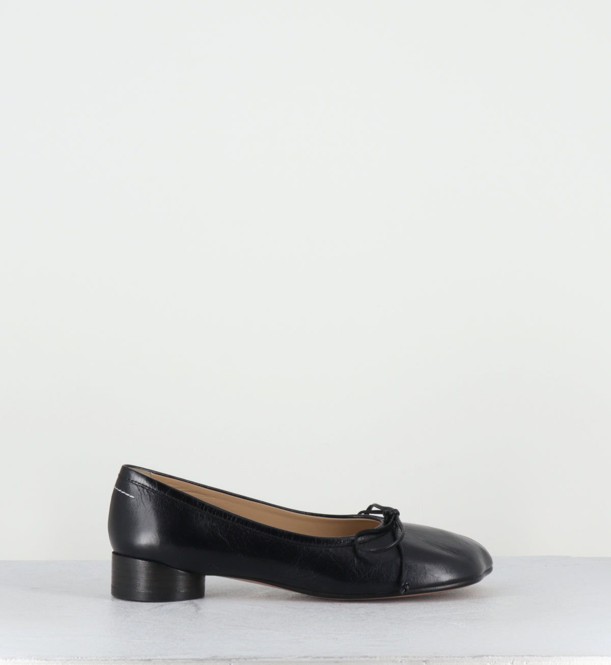 Ballerines en cuir noir bout anatomique - S59WZ0092H26 T8013