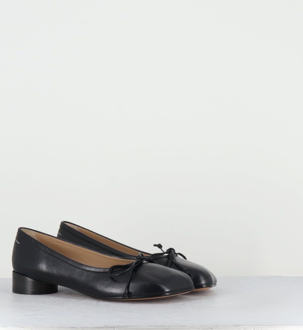 Ballerines en cuir noir bout anatomique - S59WZ0092H26 T8013