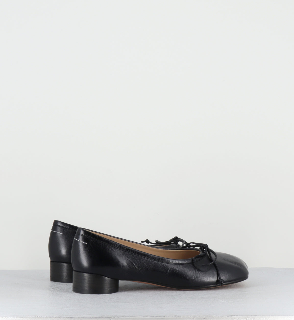 Ballerines en cuir noir bout anatomique - S59WZ0092H26 T8013