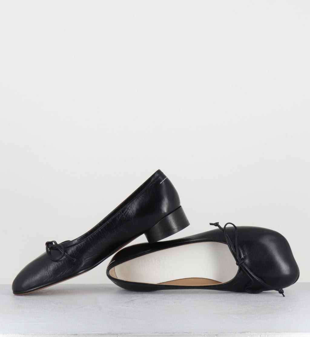 Ballerines en cuir noir bout anatomique - S59WZ0092H26 T8013