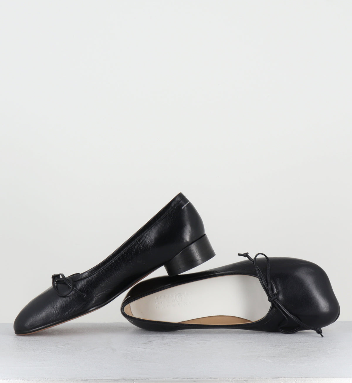 Ballerines en cuir noir bout anatomique - S59WZ0092H26 T8013