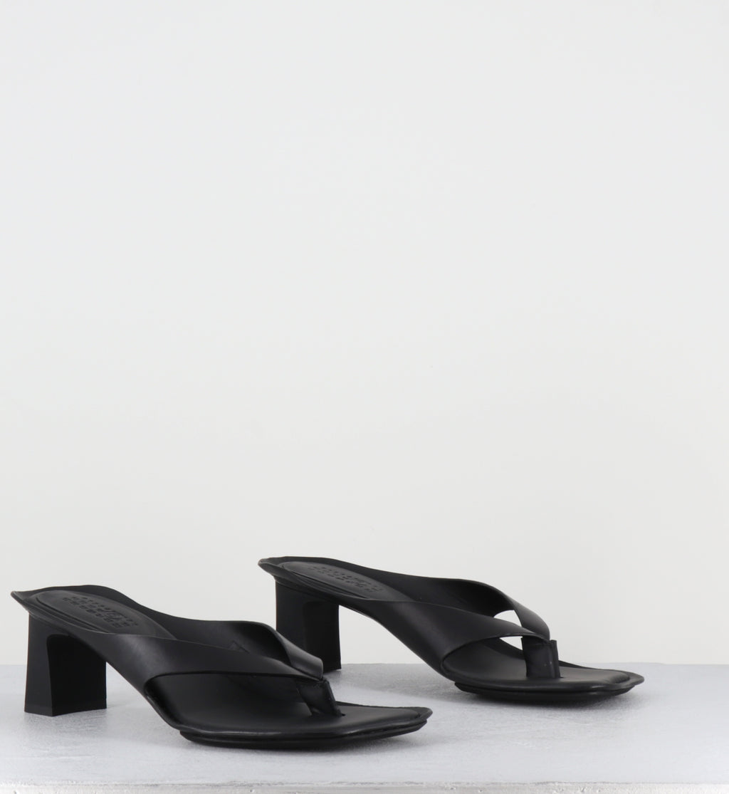Mules tongs à talon en cuir noir - S66WP0120 T8013