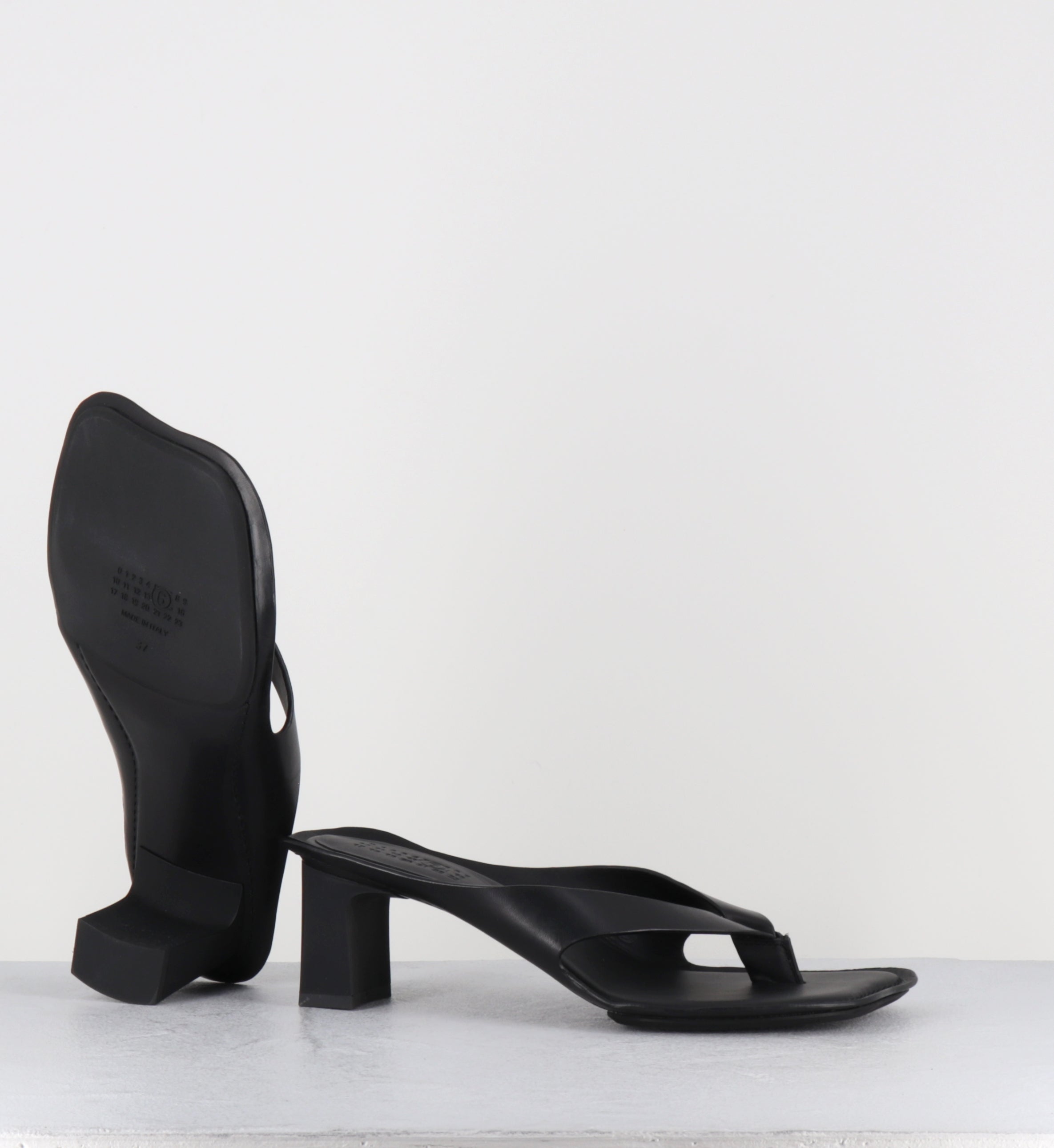 Mules tongs à talon en cuir noir - S66WP0120 T8013