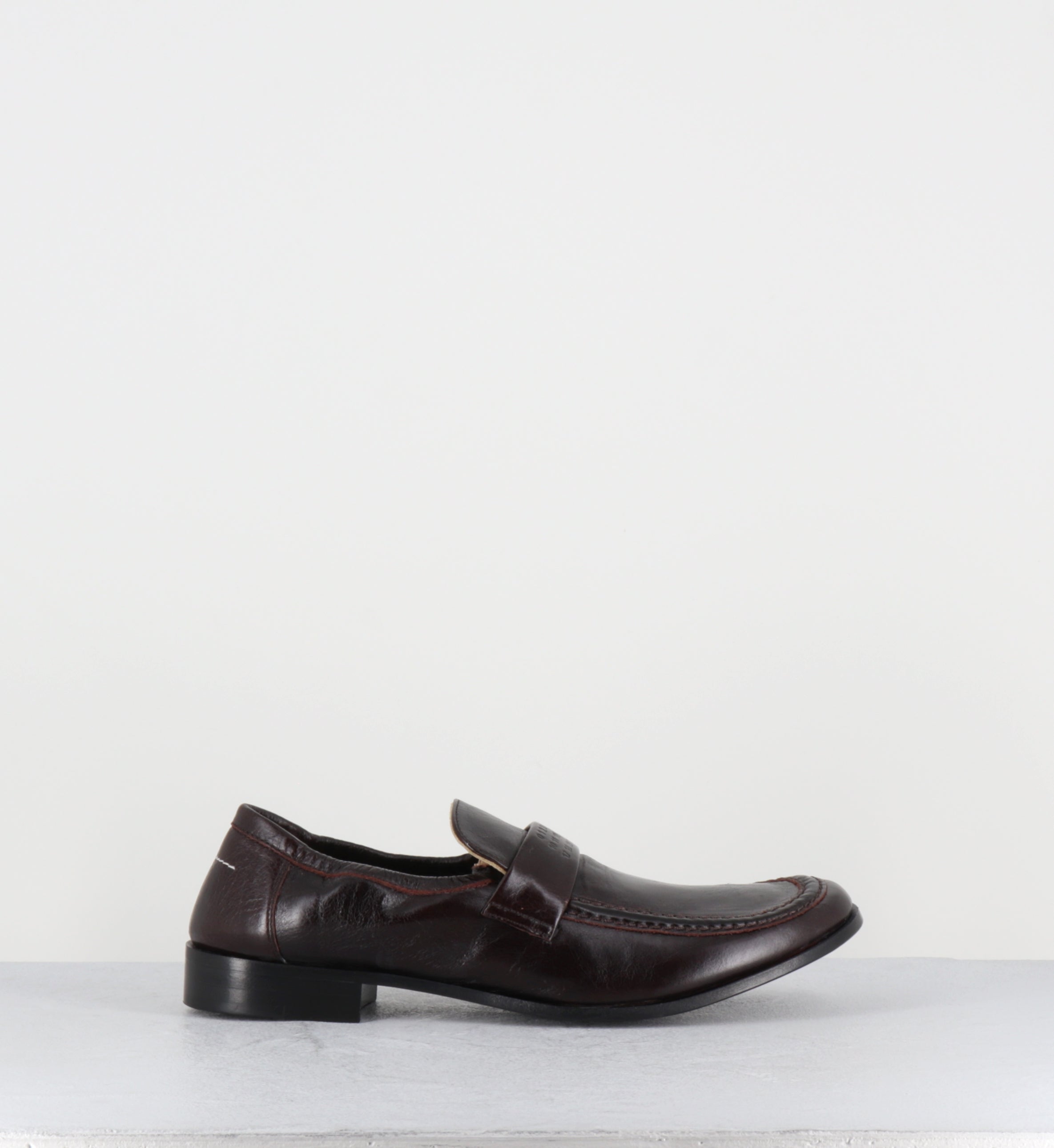 Mocassins plates en cuir marron - S66WR0034 T8243
