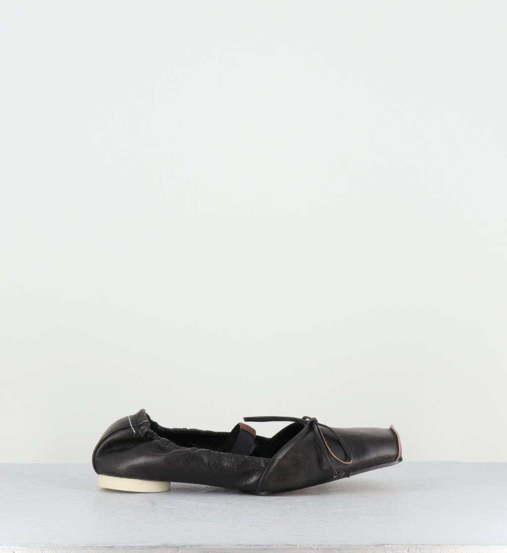Ballerines en cuir marron élastique - S66WZ0037 HB495