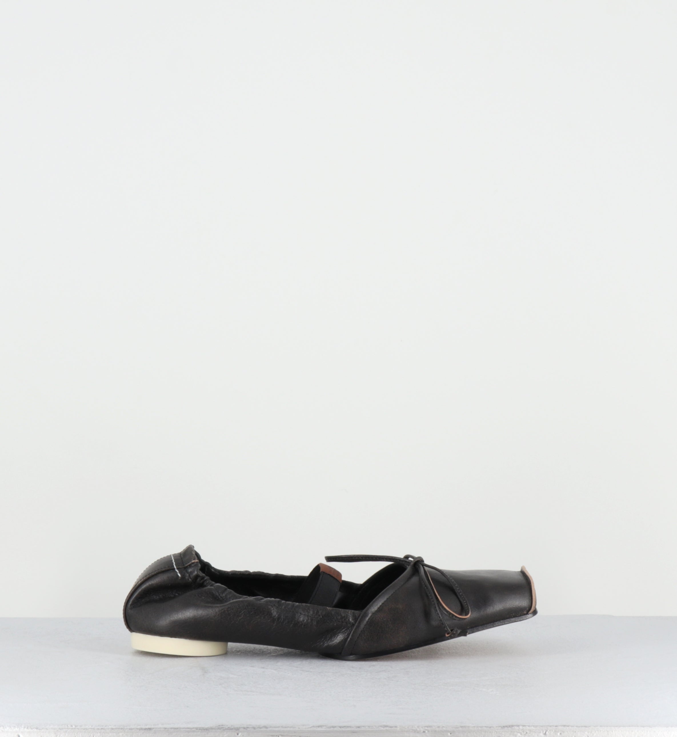 Ballerines en cuir marron élastique - S66WZ0037 HB495