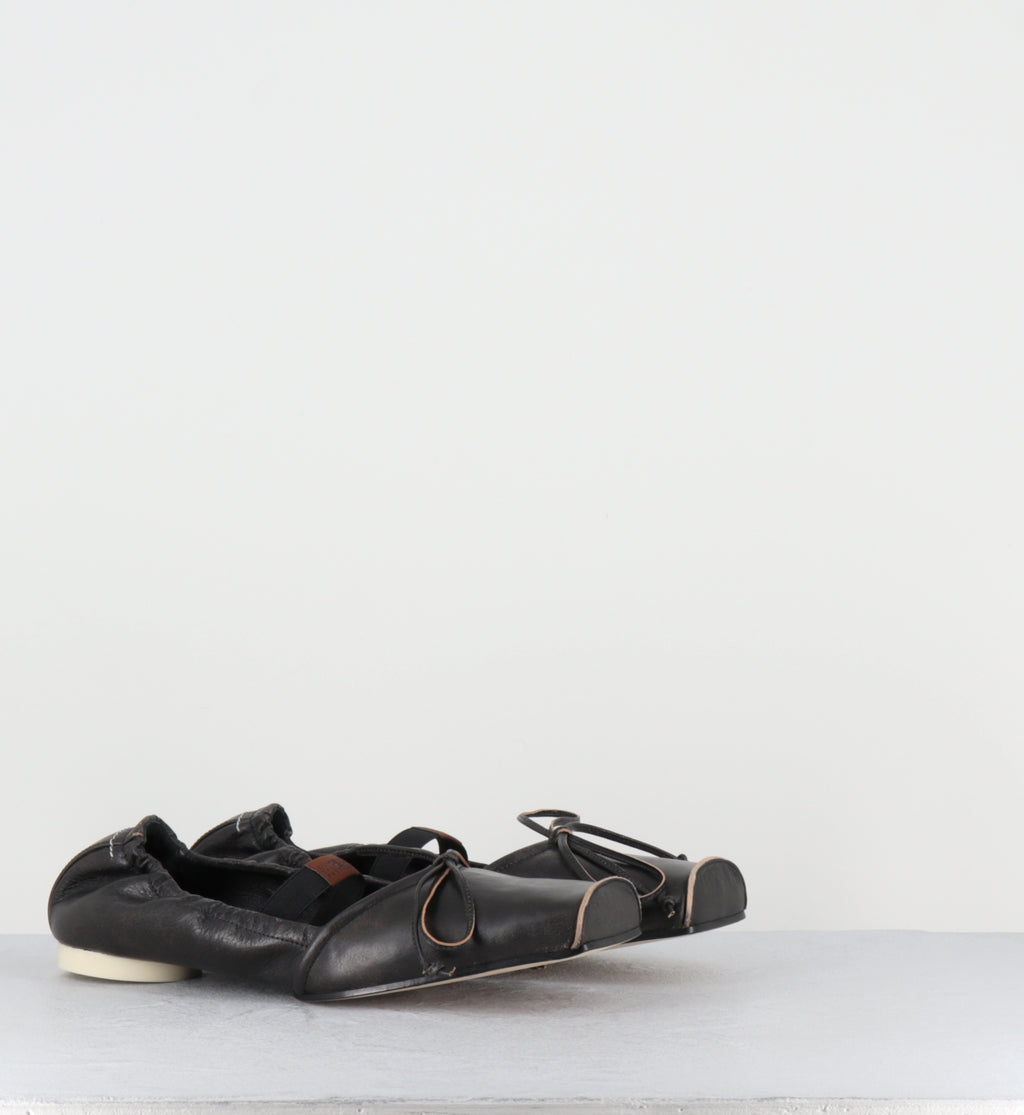 Ballerines en cuir marron élastique - S66WZ0037 HB495